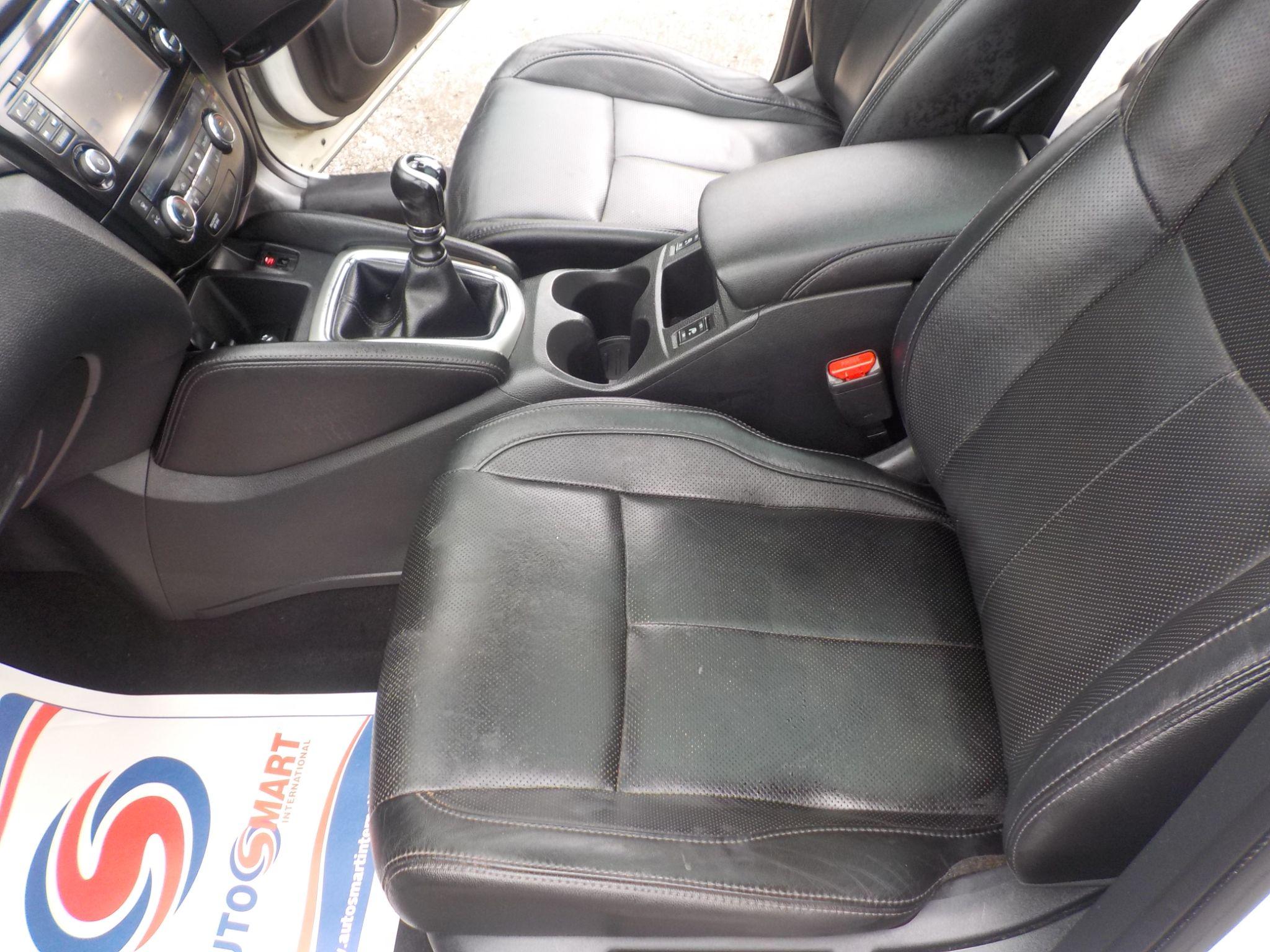 Nissan Qashqai 1.6 dCi Tekna 2WD Euro 5 (s/s) 5dr
