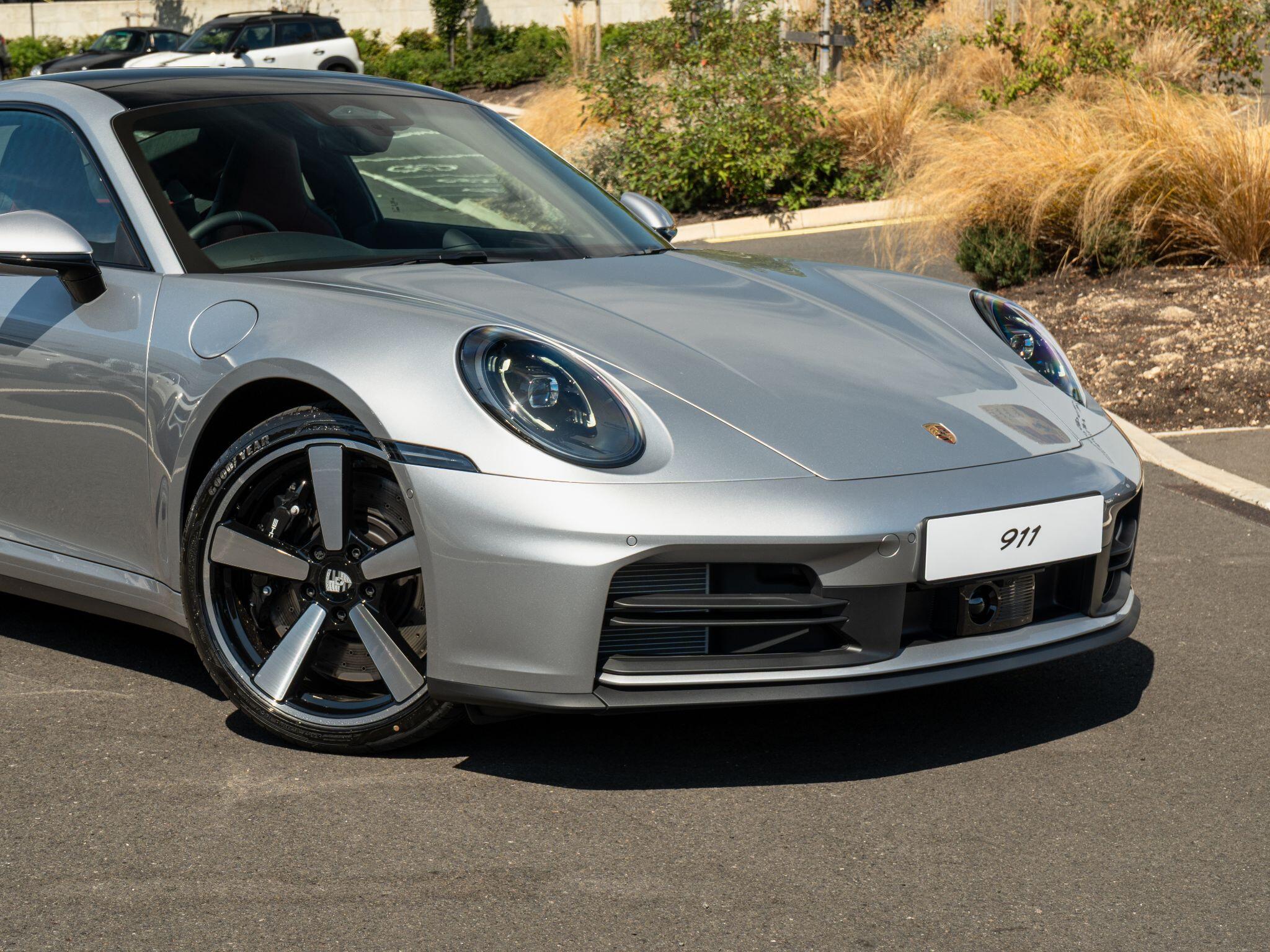 Porsche 911 view 8
