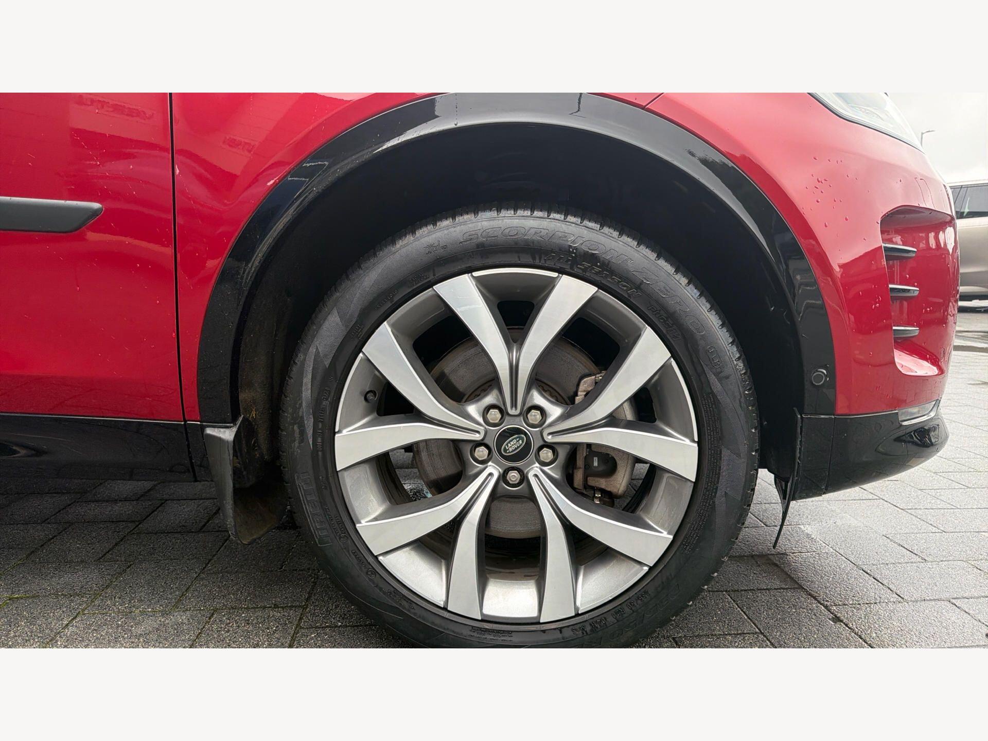 Land Rover Discovery Sport view 9