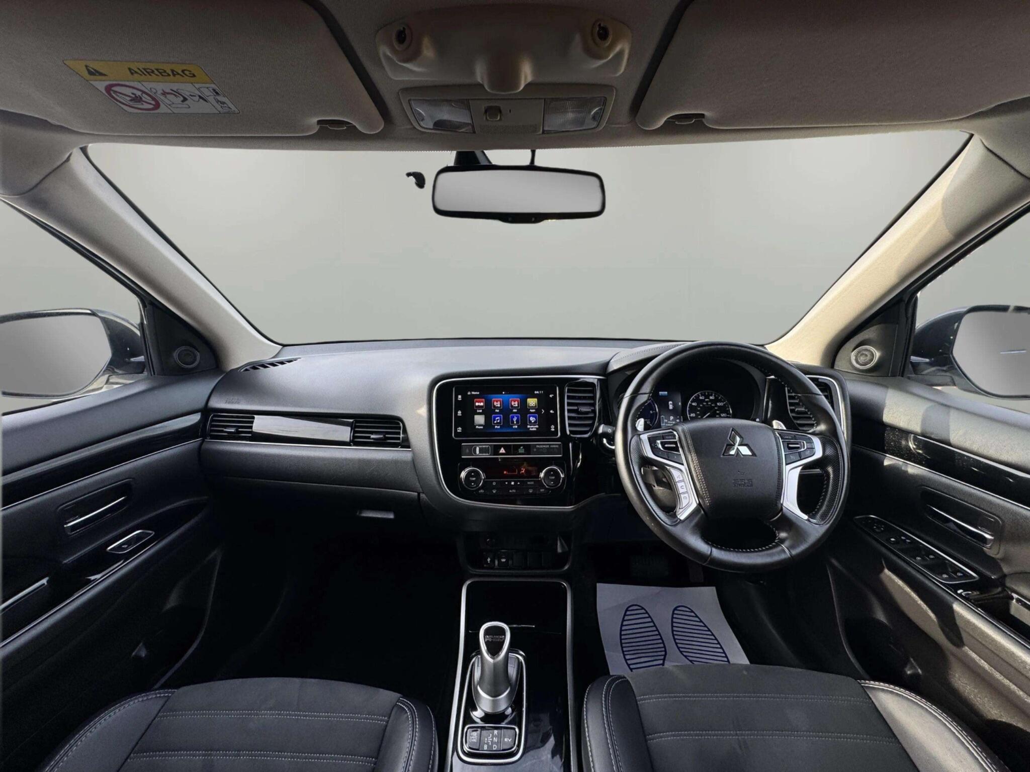 Mitsubishi Outlander view 5