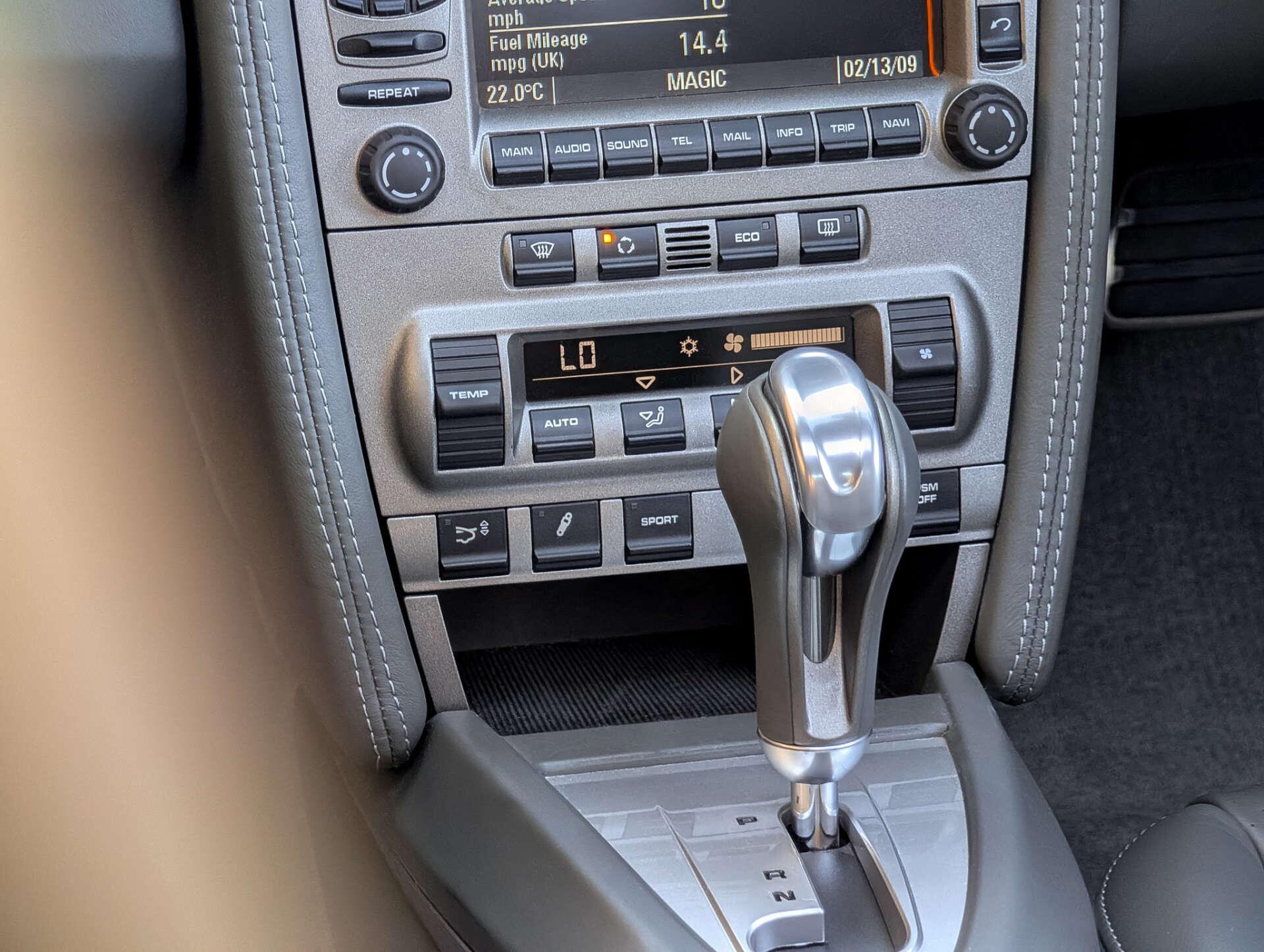 Porsche 911 view 35