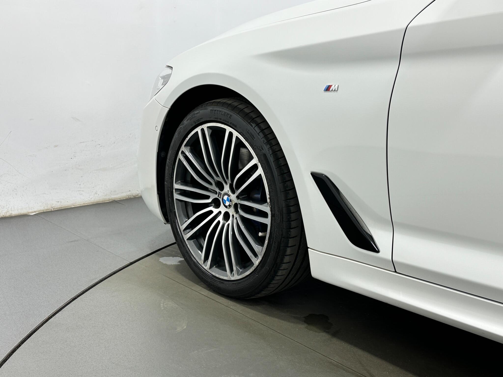 BMW 5 Series view 49
