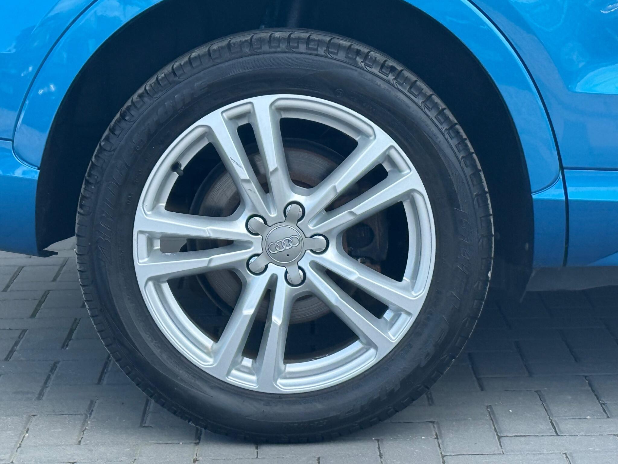 Audi Q3 view 10