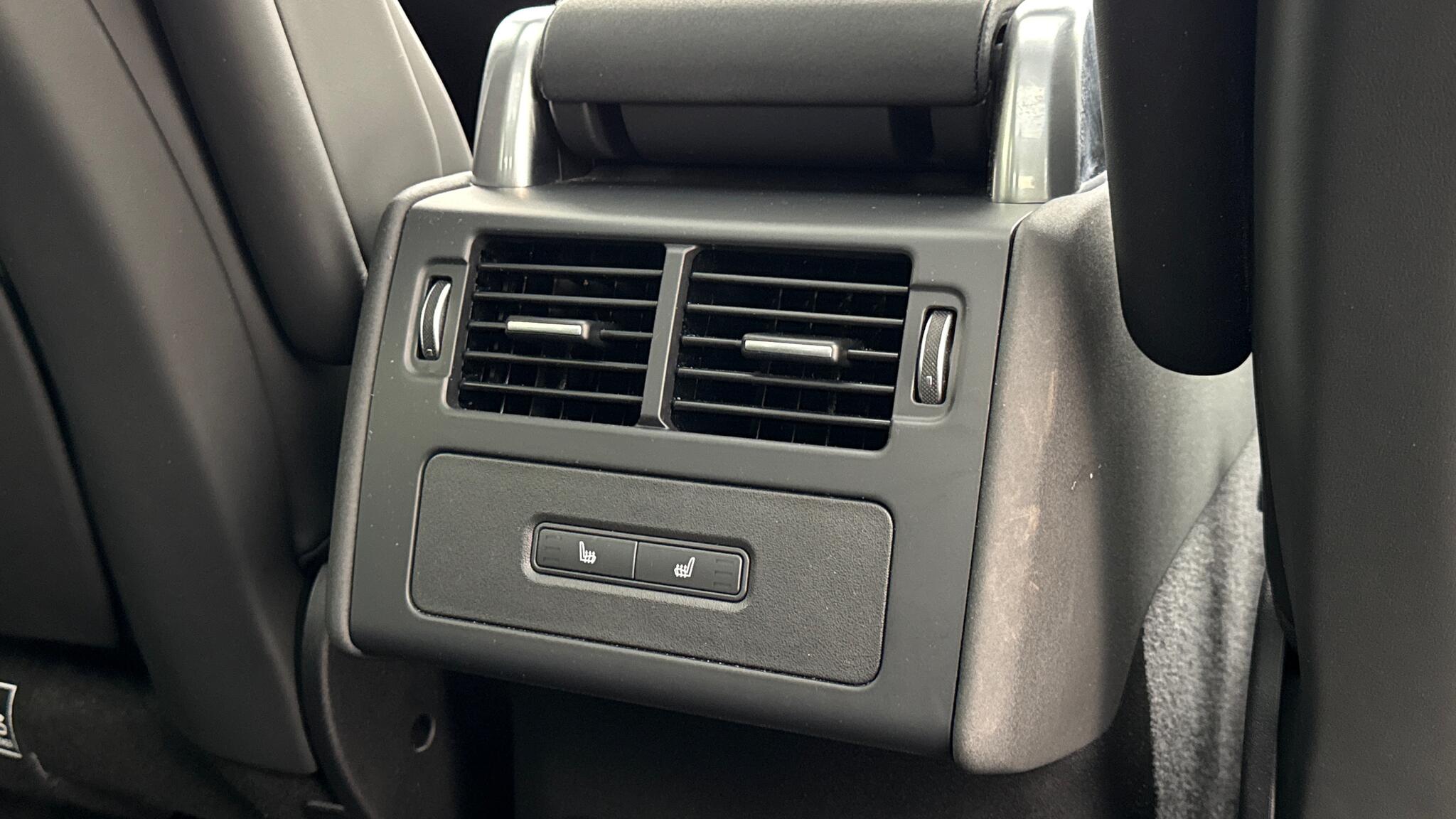 Land Rover Discovery view 18