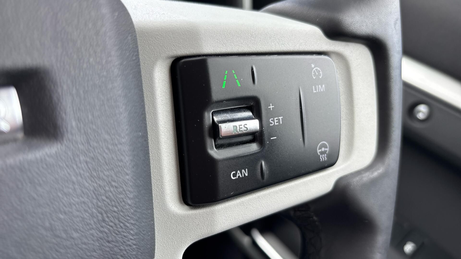 Land Rover Defender view 29
