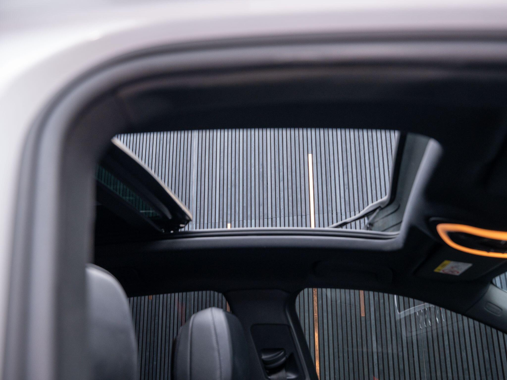 Porsche Macan view 4
