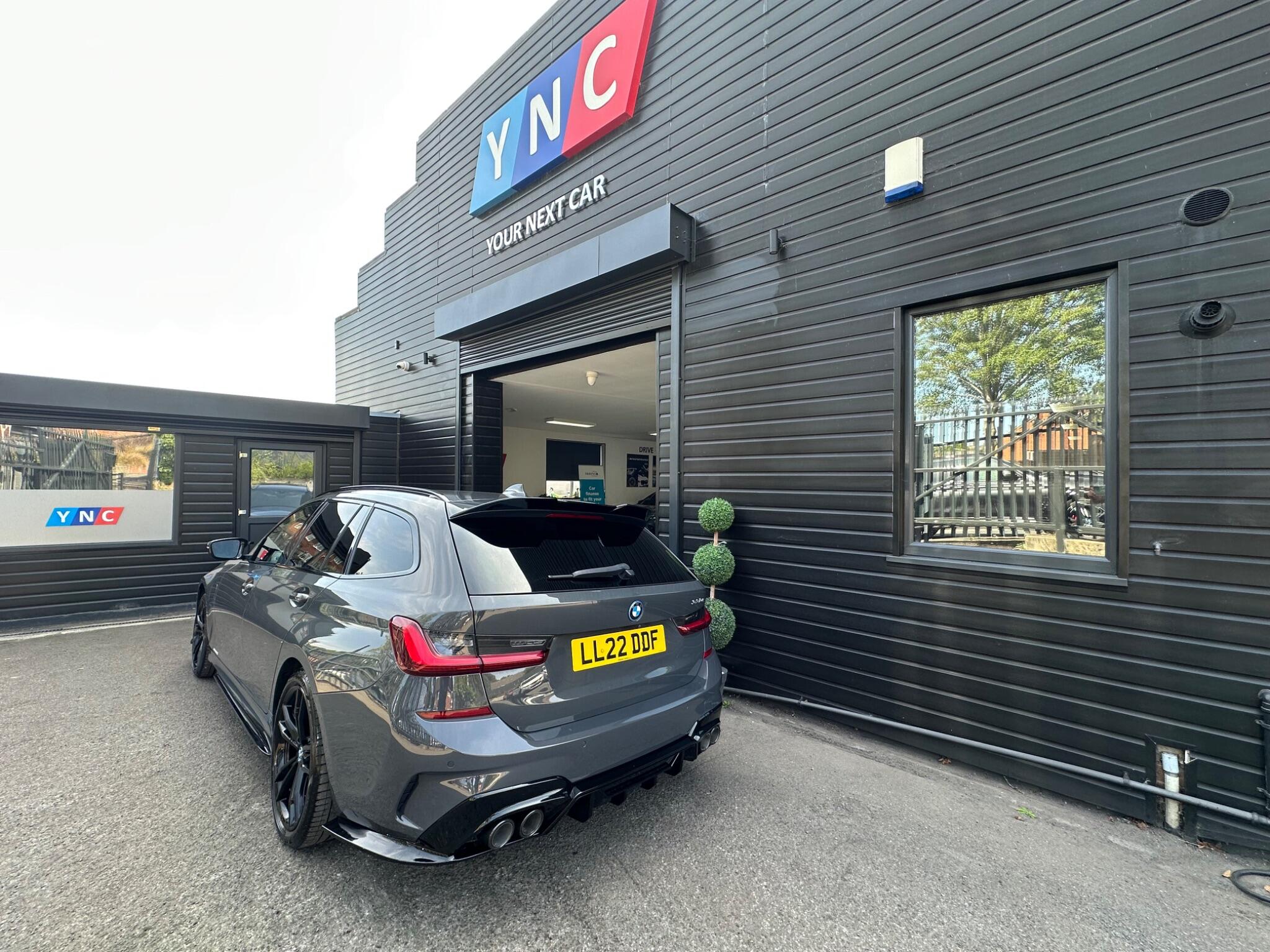 BMW 3 Series view 28