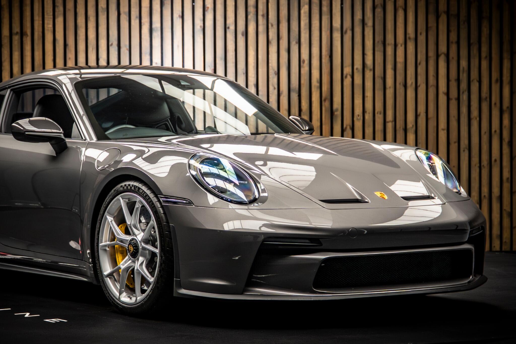 Porsche 911 view 12