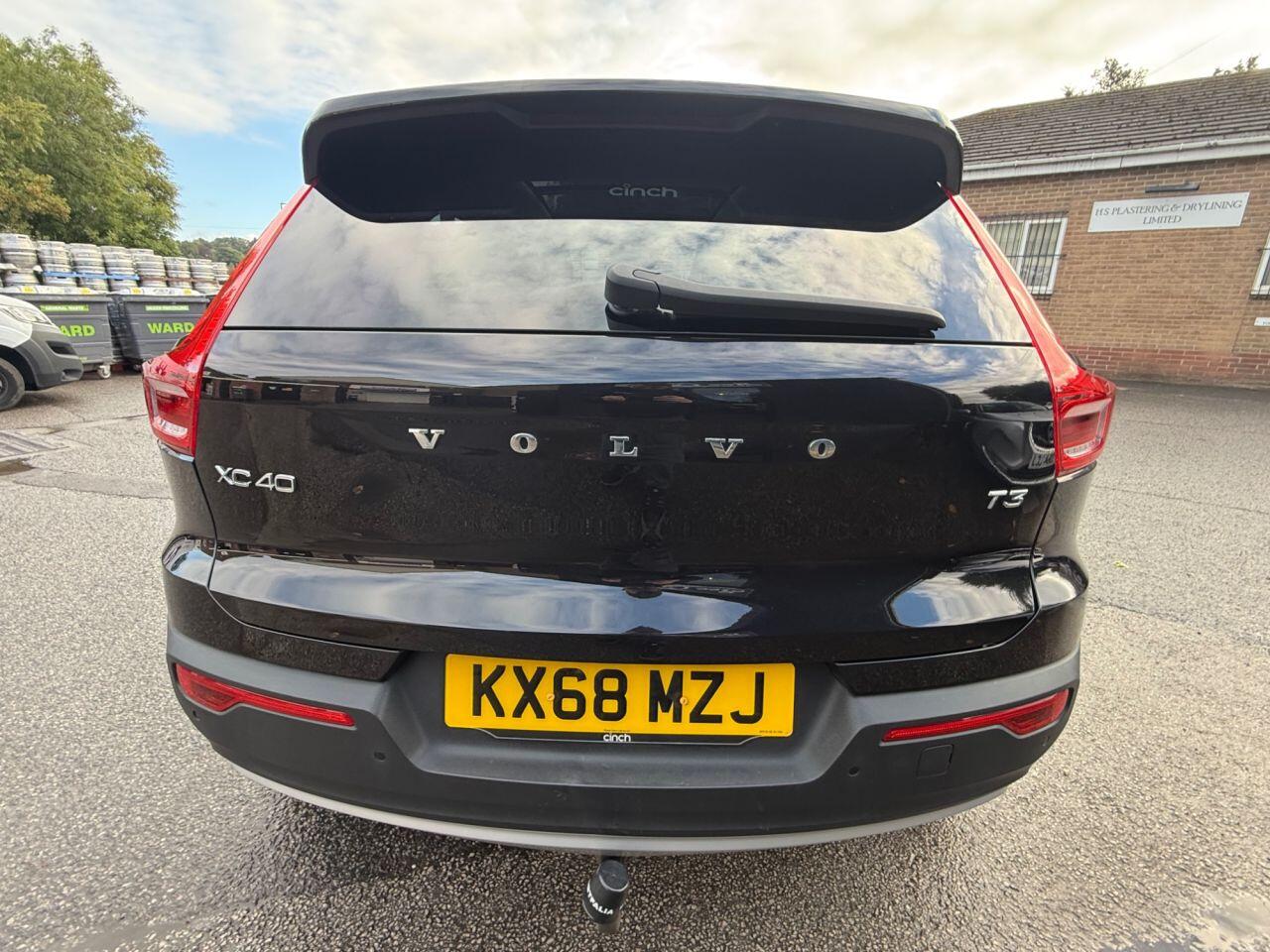 Volvo XC40 view 4