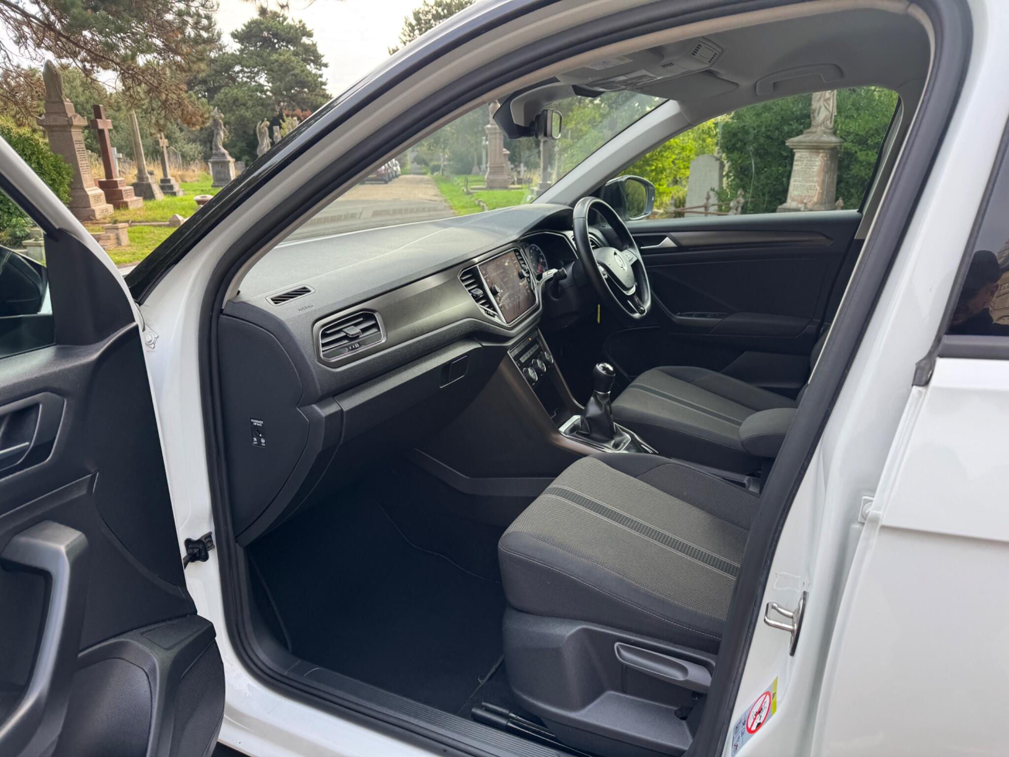 Volkswagen T-Roc view 82