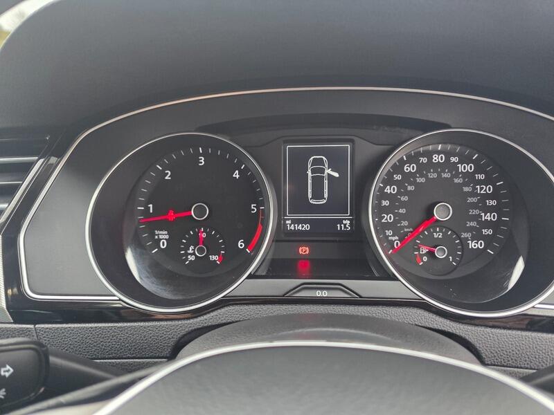 2015 Volkswagen Passat image 24