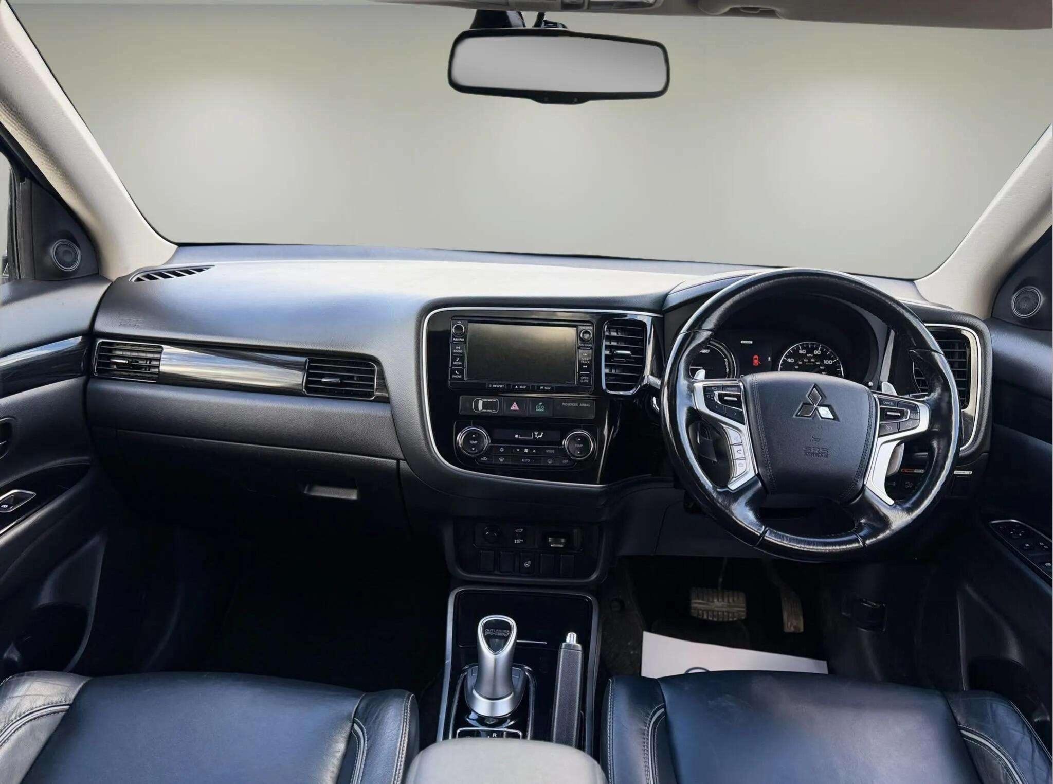 Mitsubishi Outlander view 5
