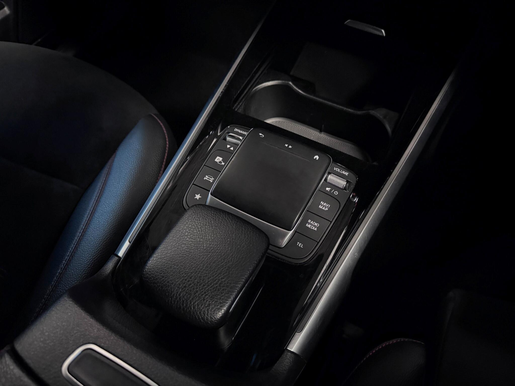 Mercedes-Benz GLB view 32