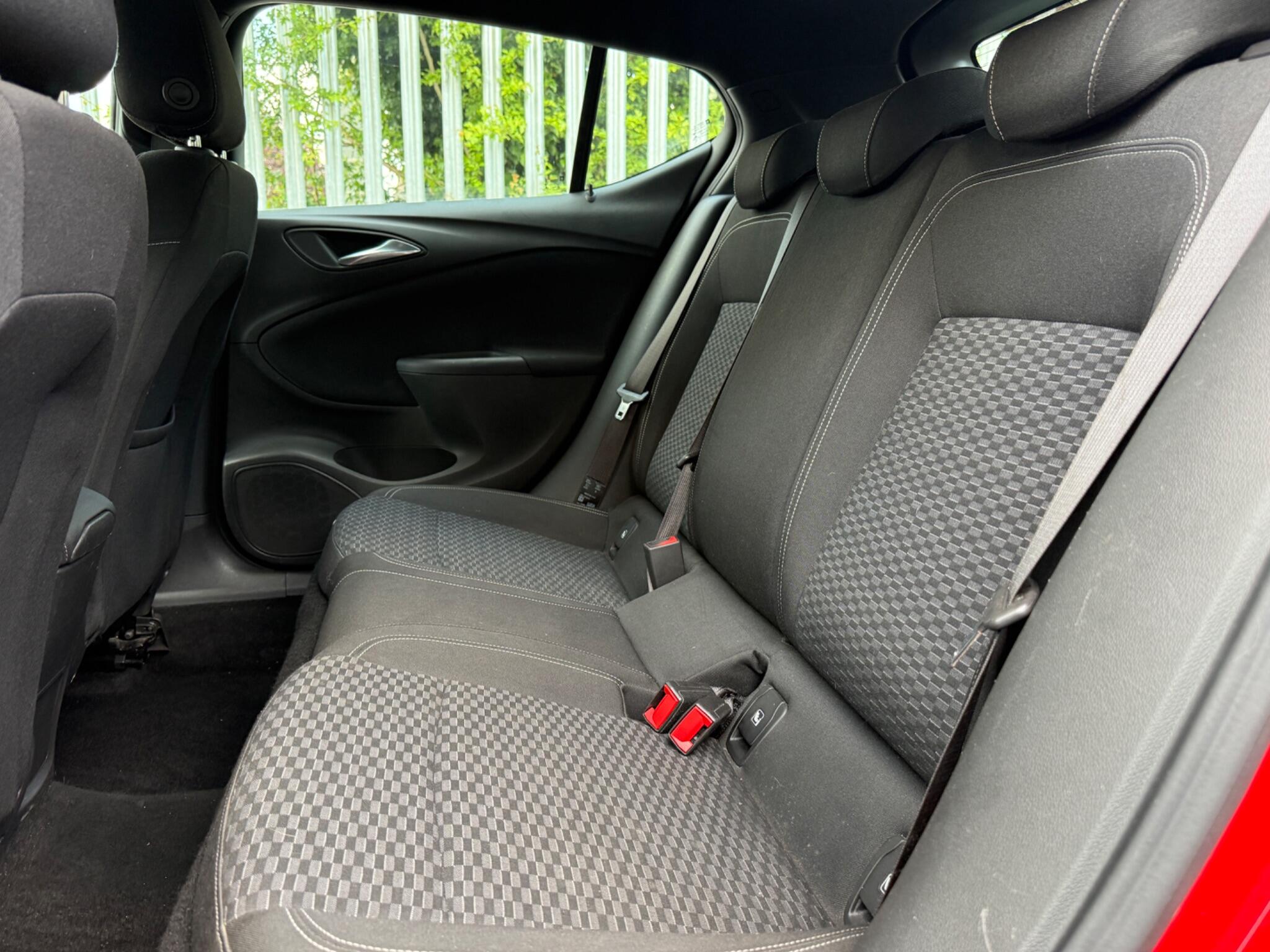 2017 Vauxhall Astra image 37