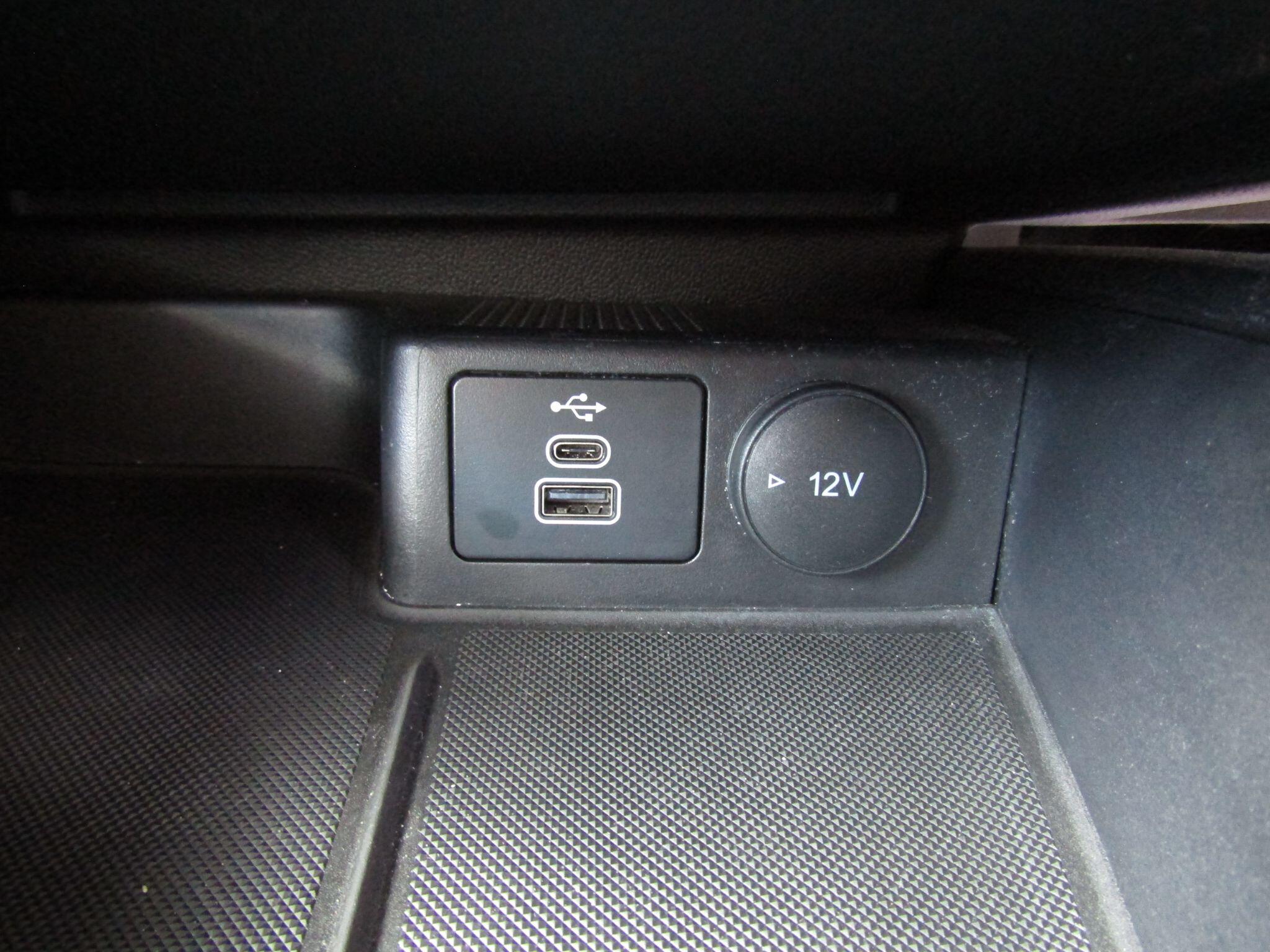 Ford Focus view 16