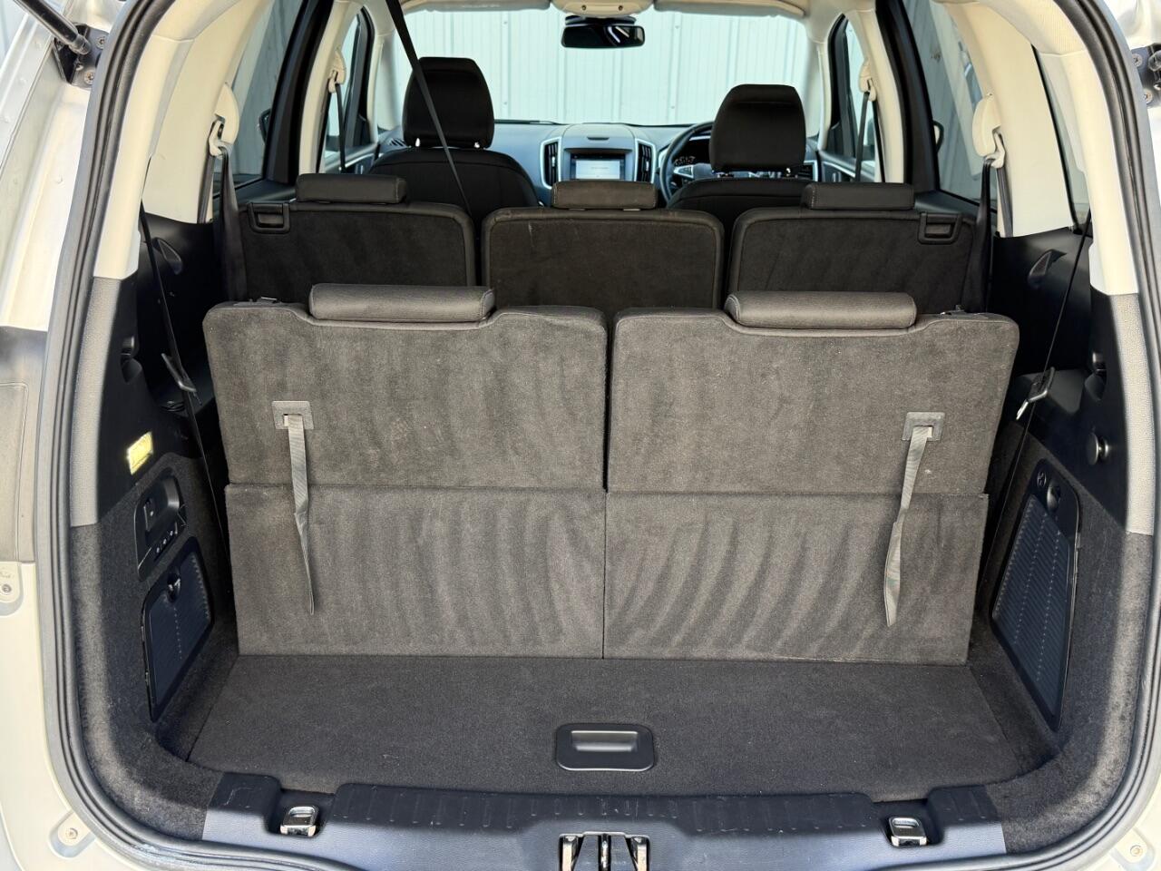 Ford Galaxy view 12