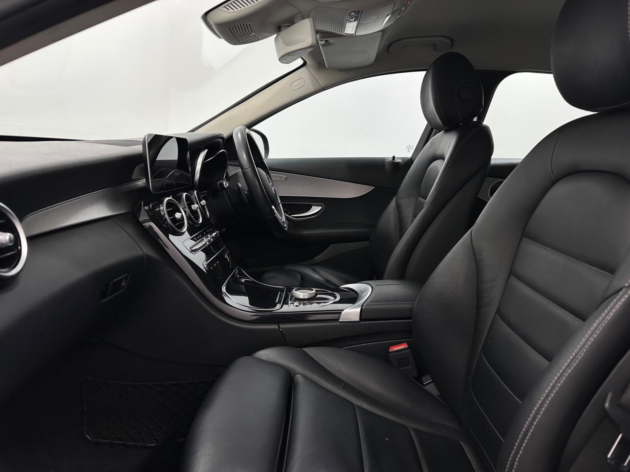 Mercedes-Benz C-Class view 36