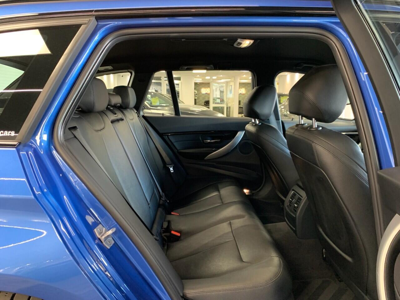 BMW 3 Series view 23