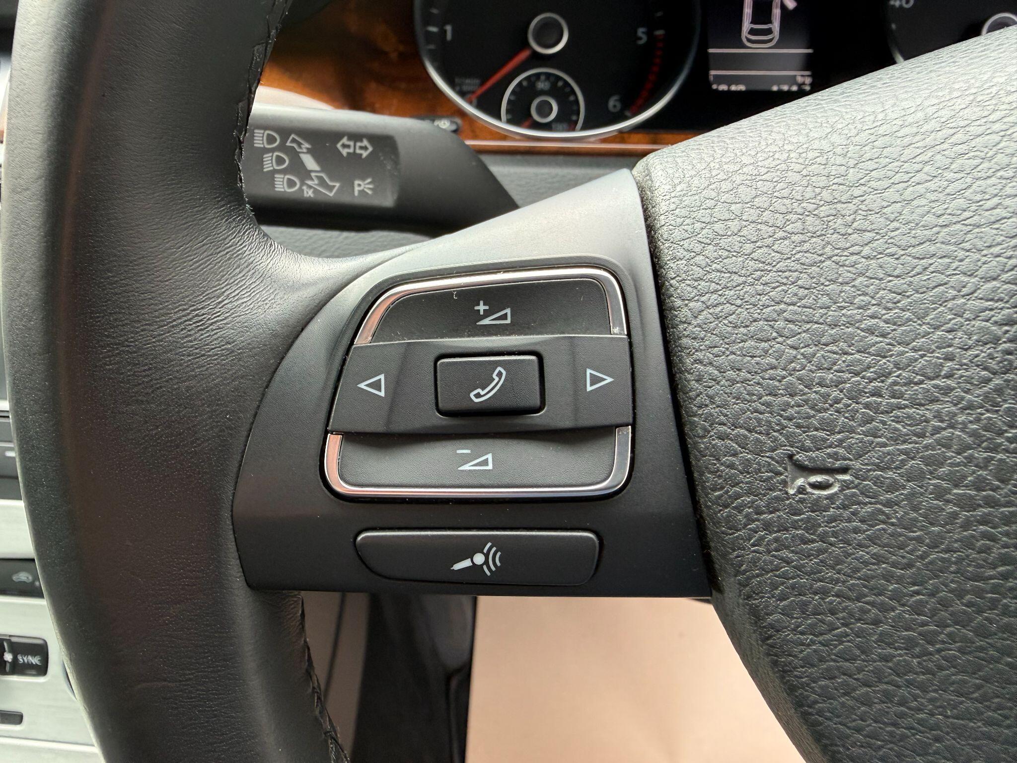 Volkswagen Passat view 34