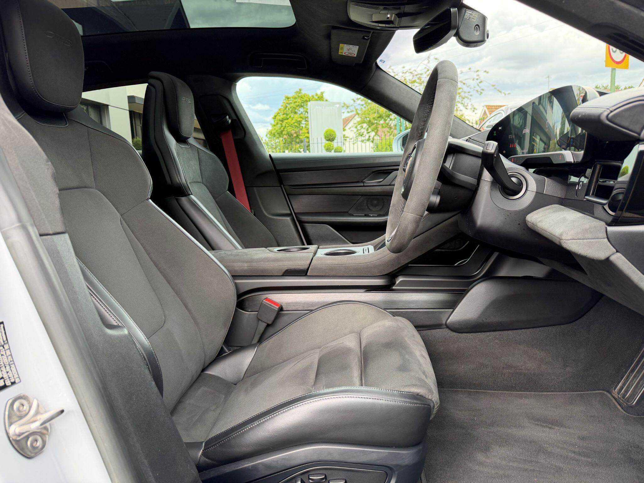 Porsche Taycan view 13