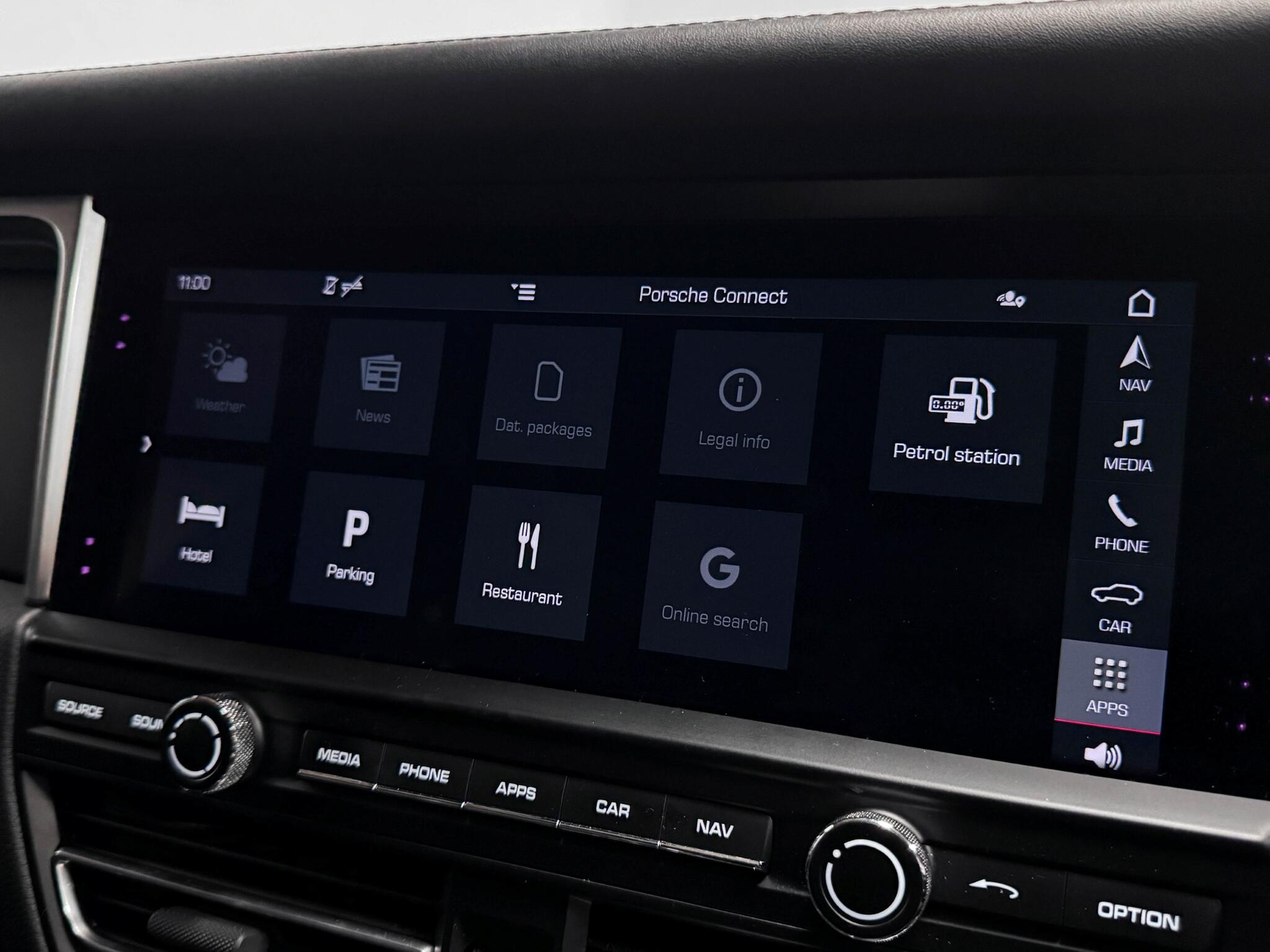 Porsche Macan view 44