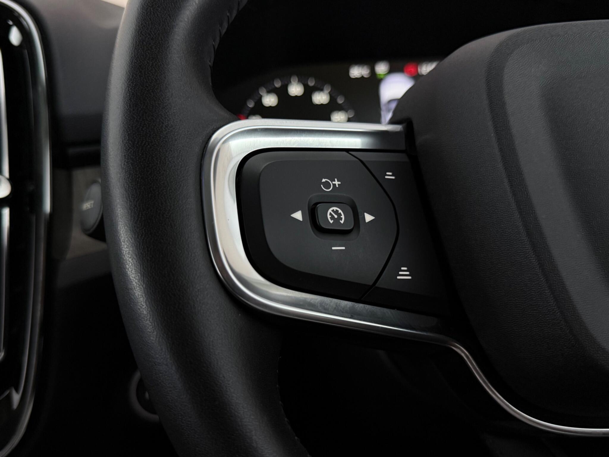 Volvo XC40 view 15