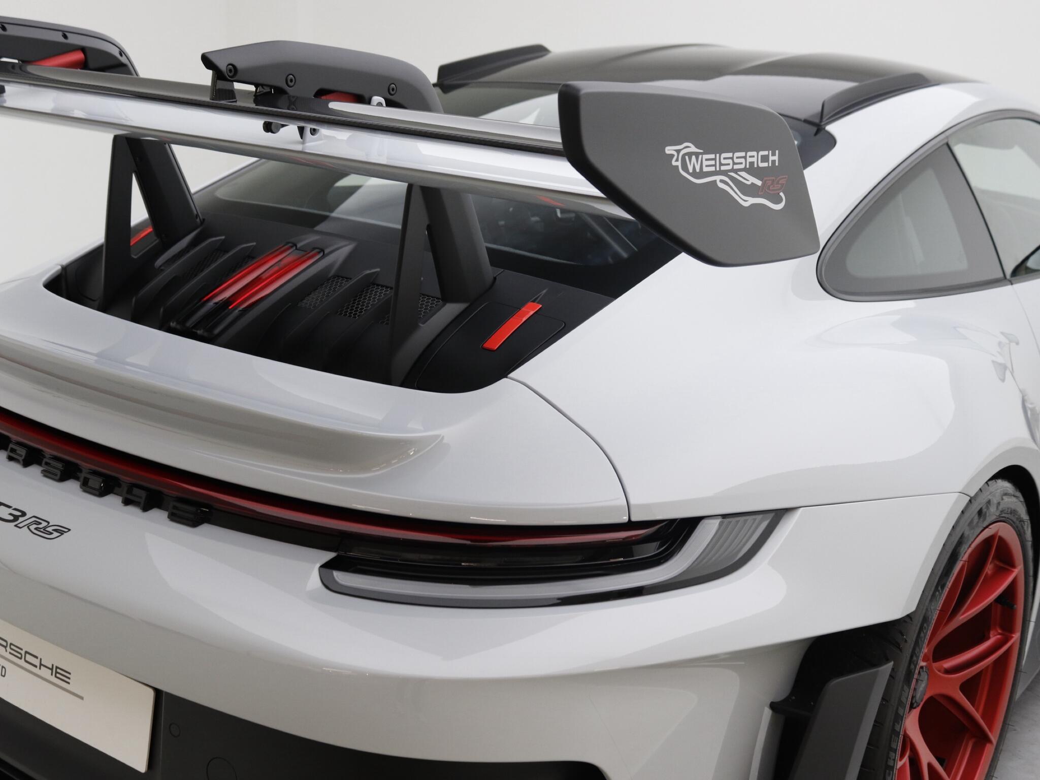 Porsche 911 view 18