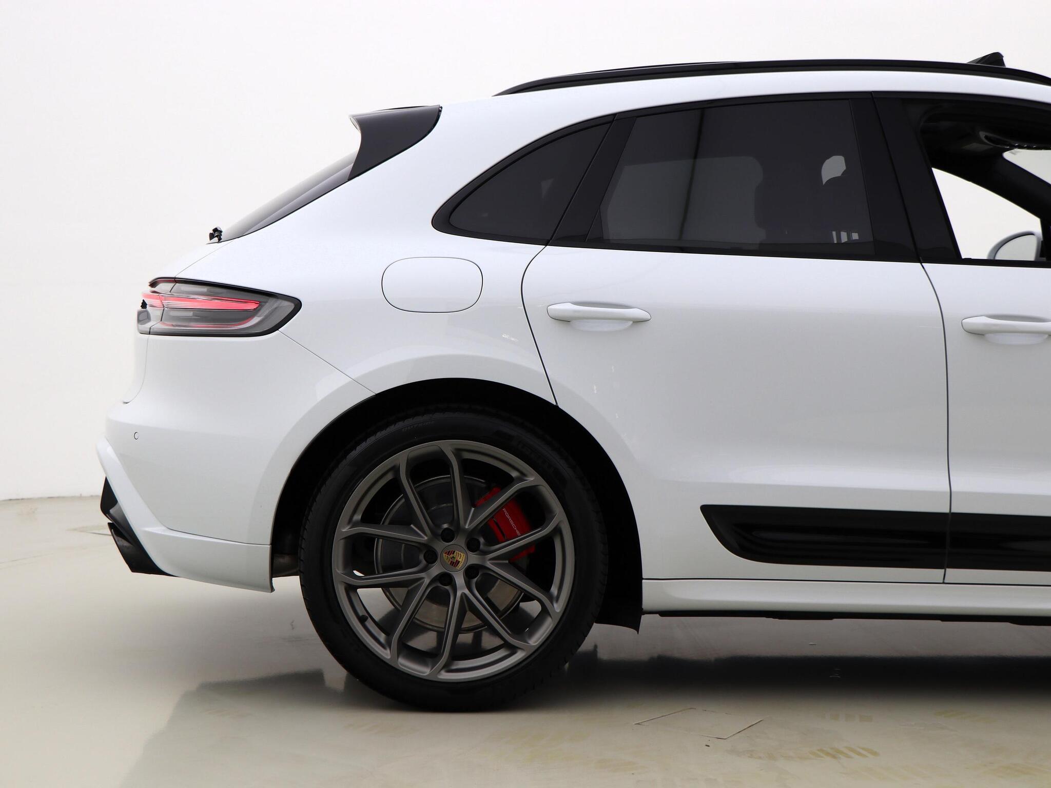 Porsche Macan view 16