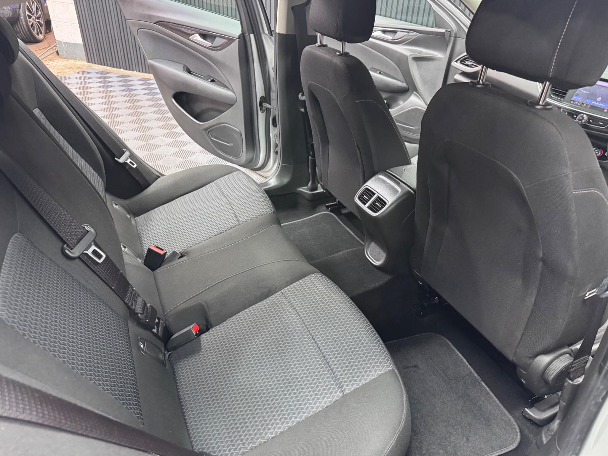 Vauxhall Insignia view 39