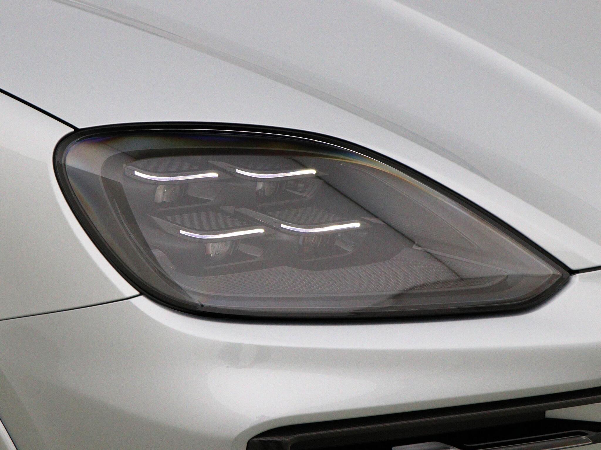 Porsche Cayenne view 50