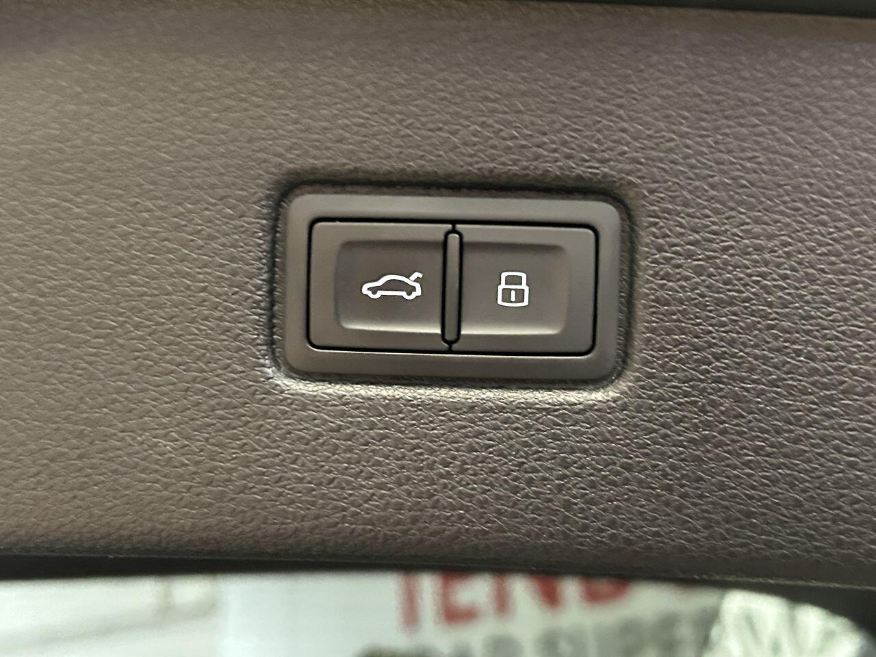 Audi Q7 view 17