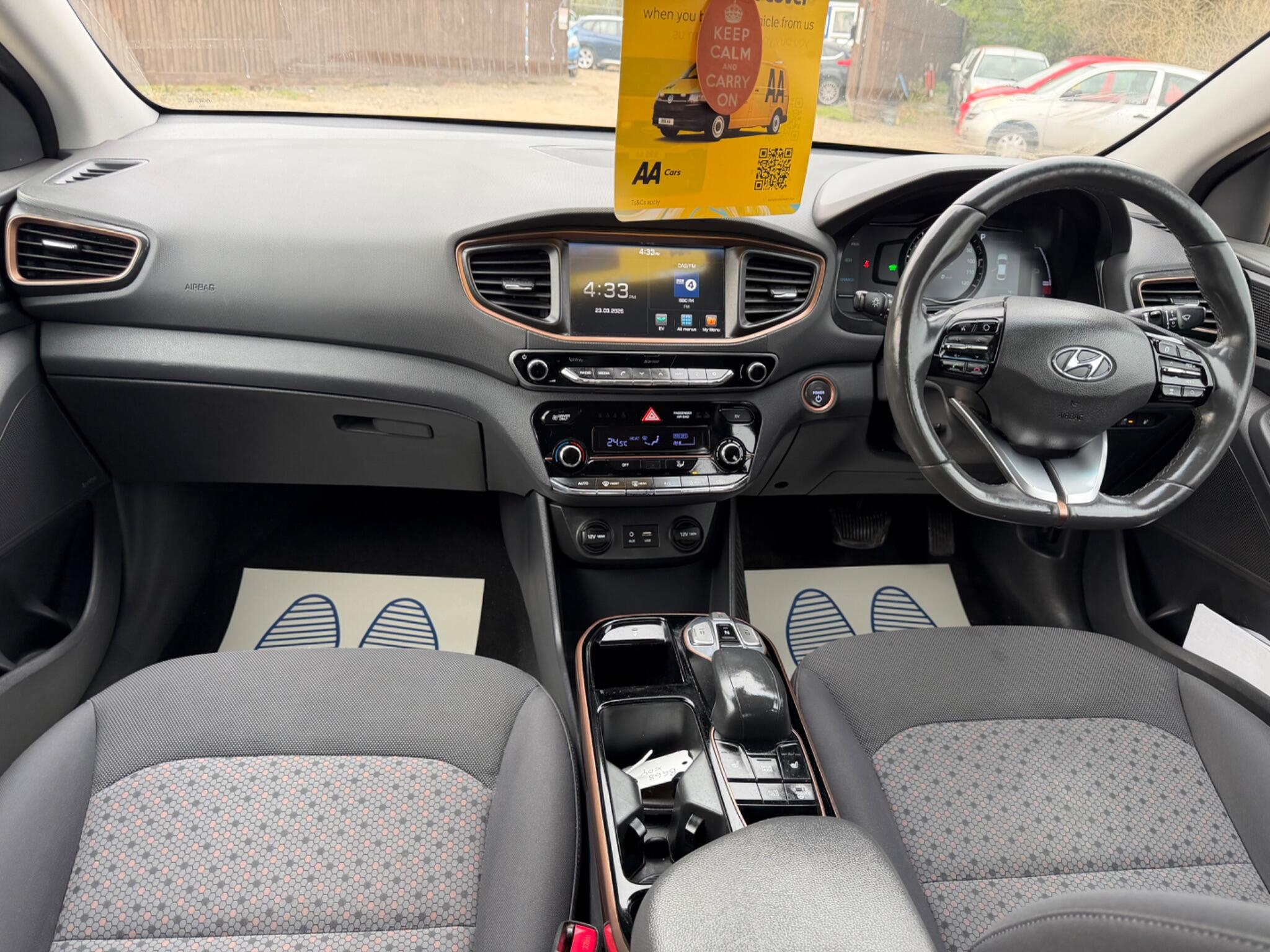 2018 Hyundai IONIQ 28kWh Premium Auto 5dr image 17