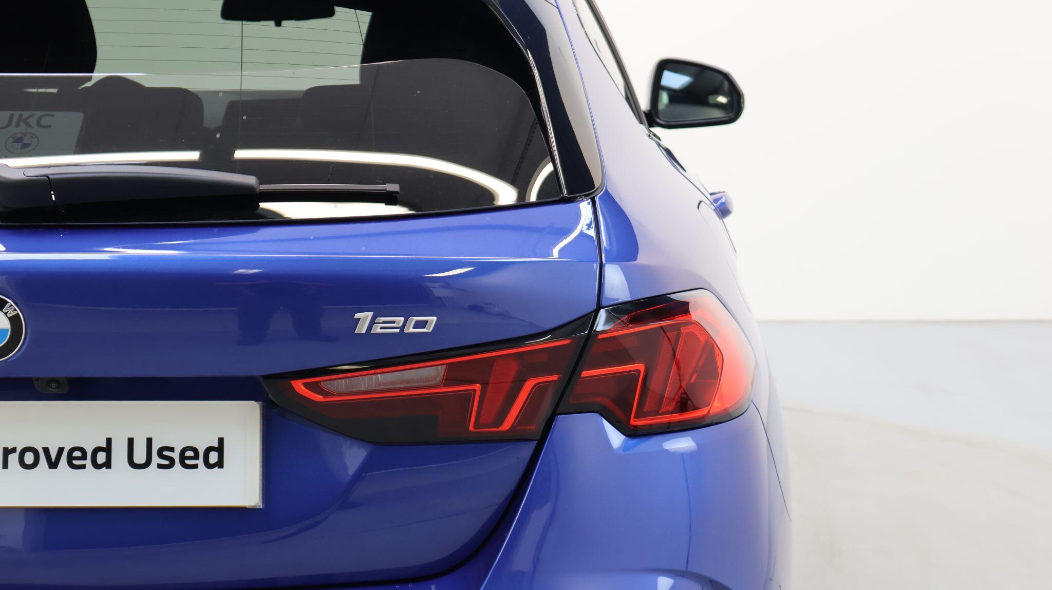 BMW 1 Series view 19