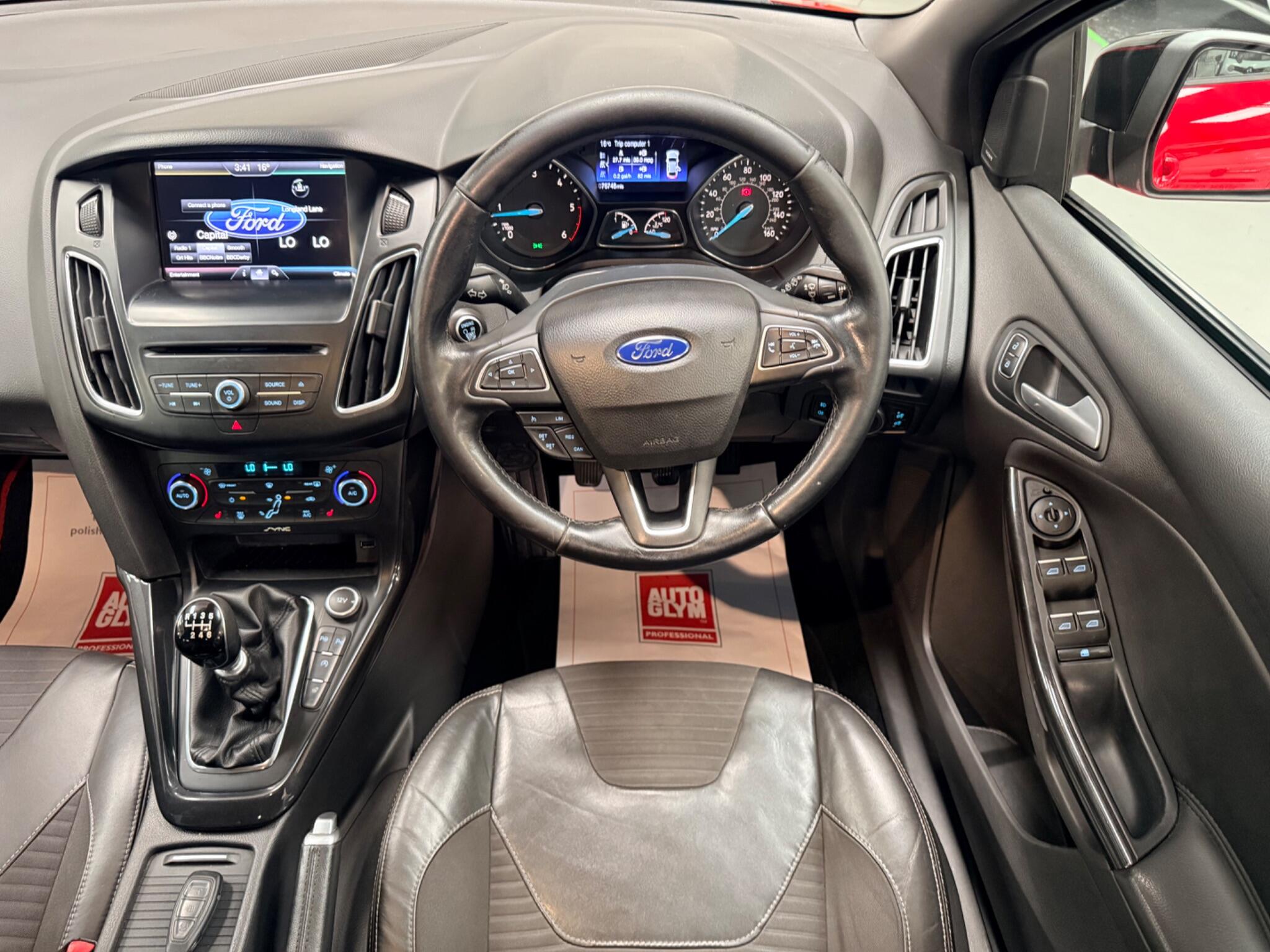 Ford Focus view 9
