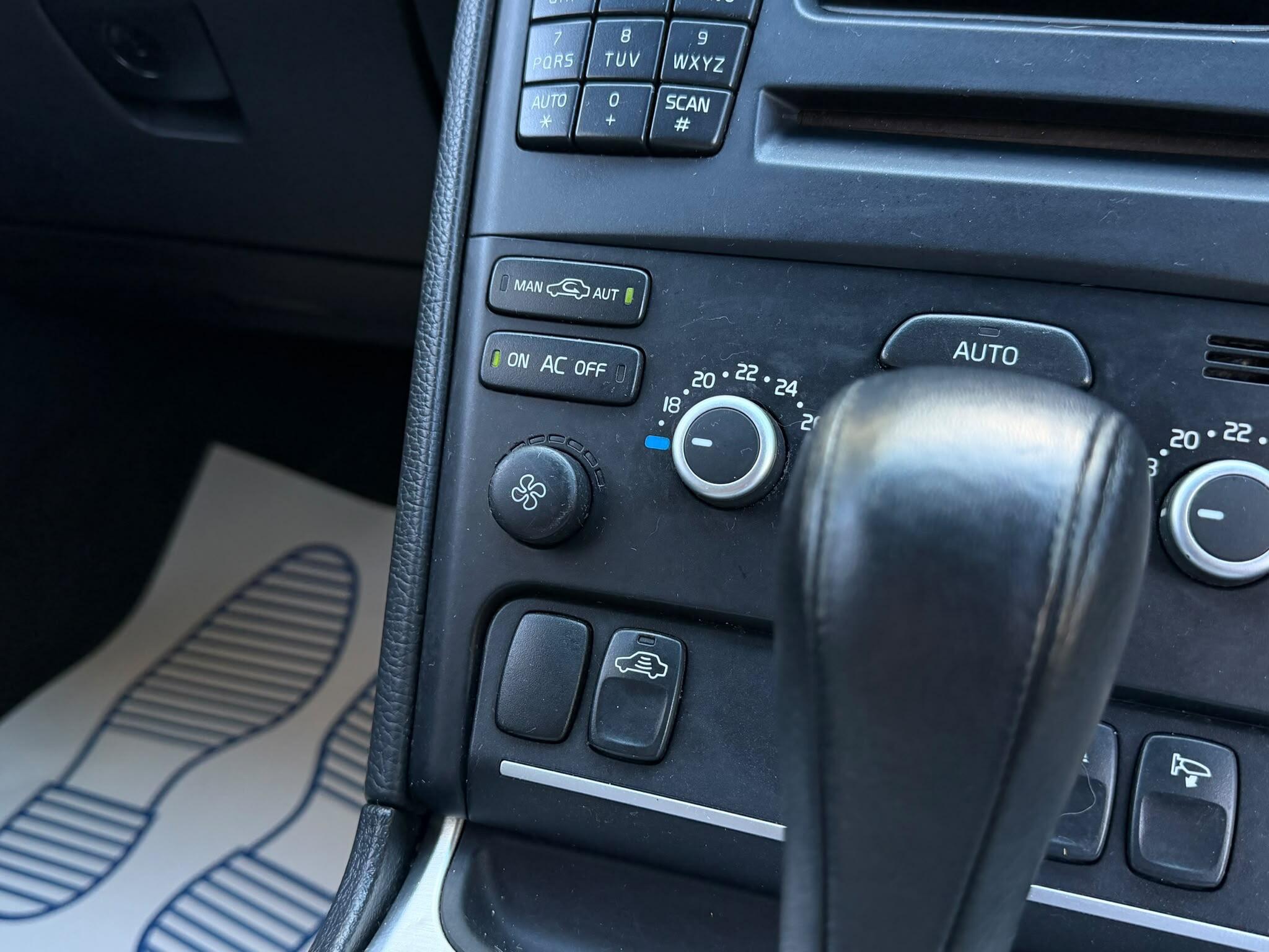 Volvo XC90 view 27