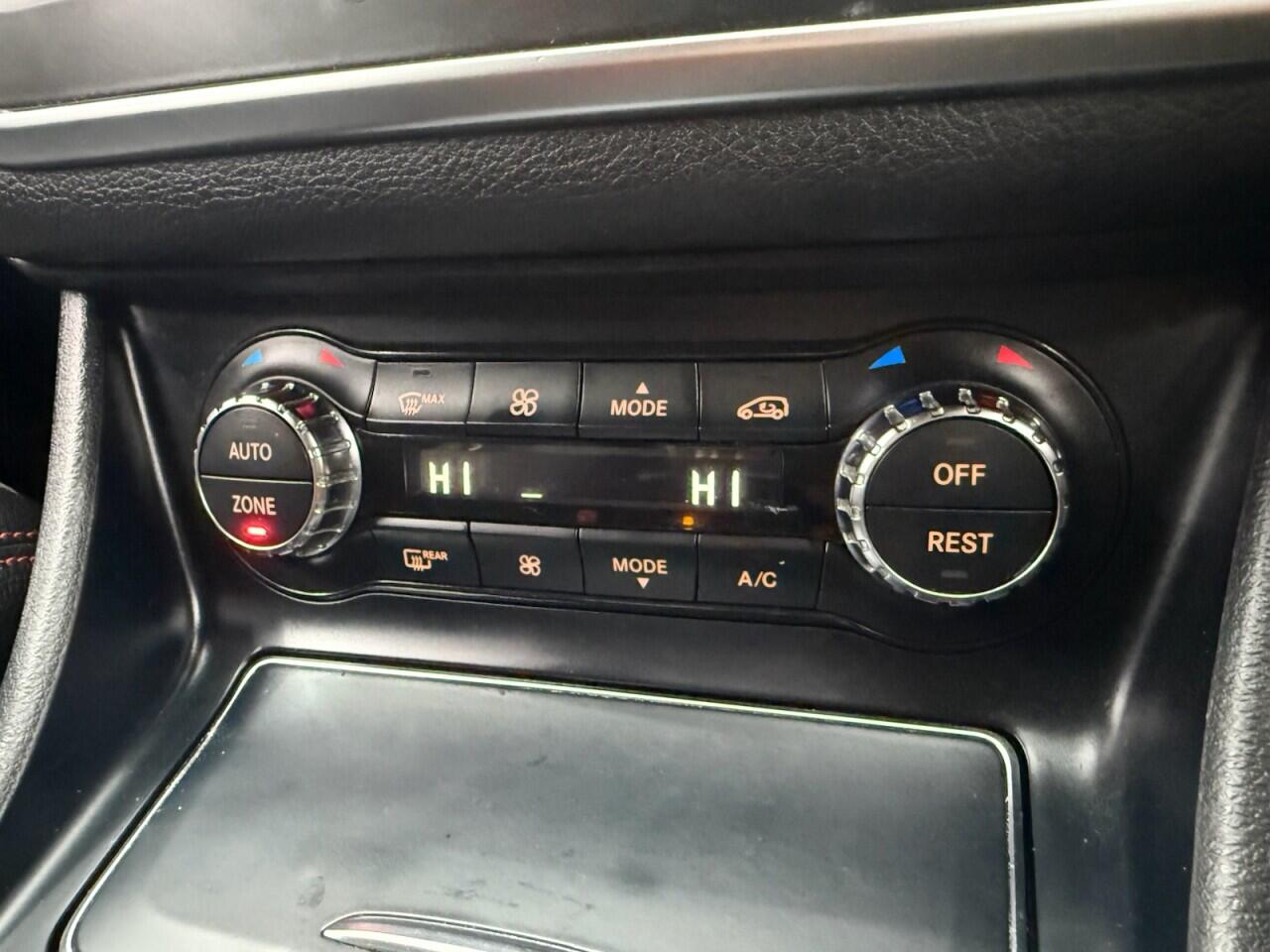 Mercedes-Benz Gla view 22