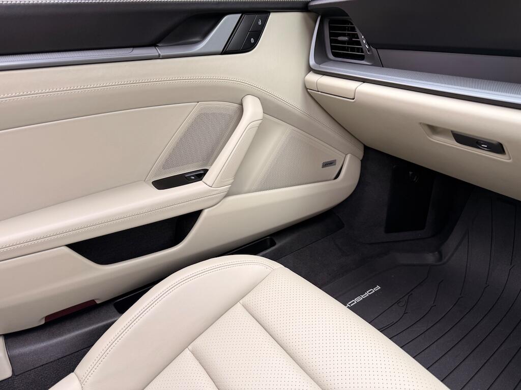 Porsche 911 view 58