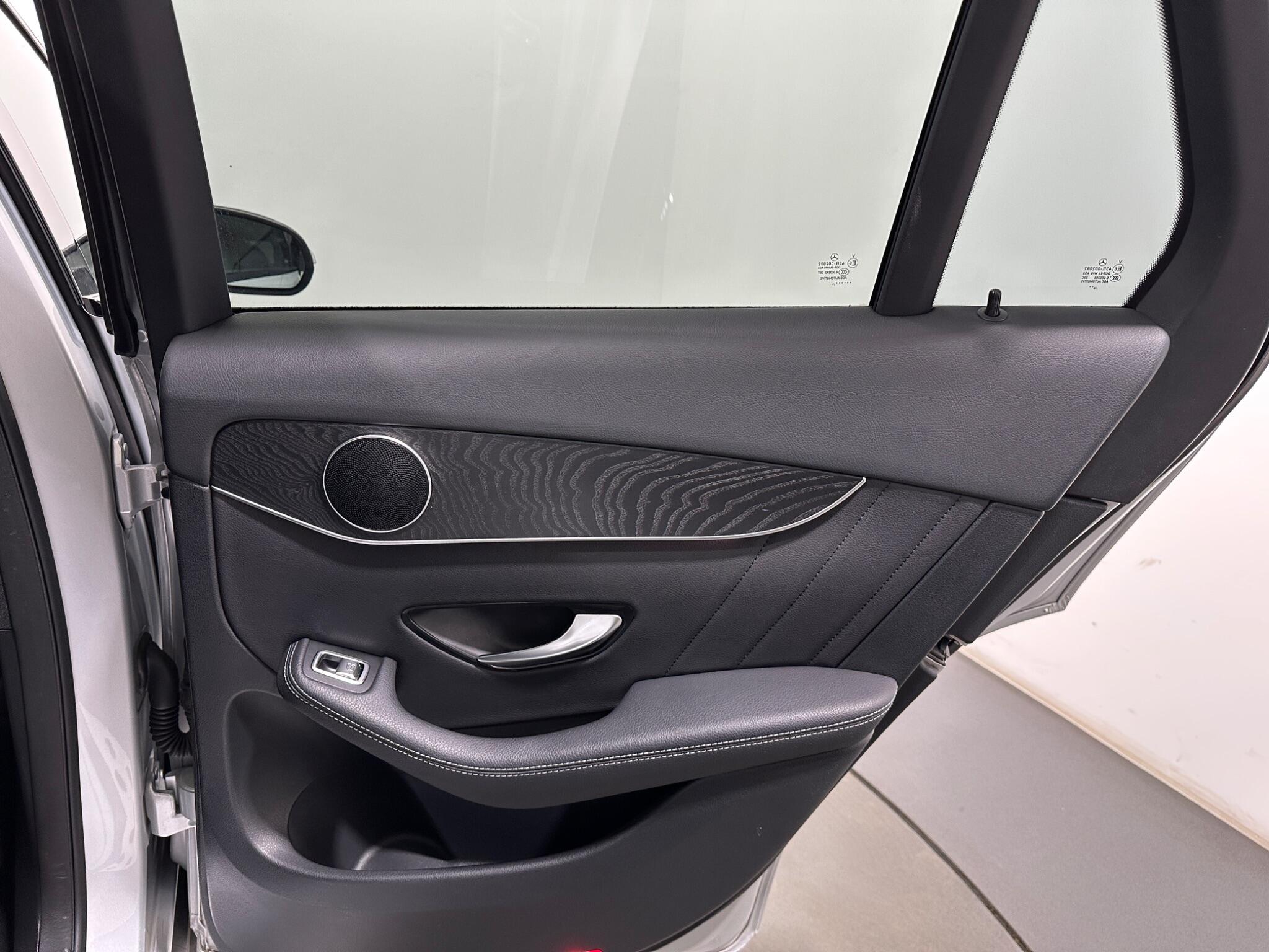 Mercedes-Benz GLC view 44