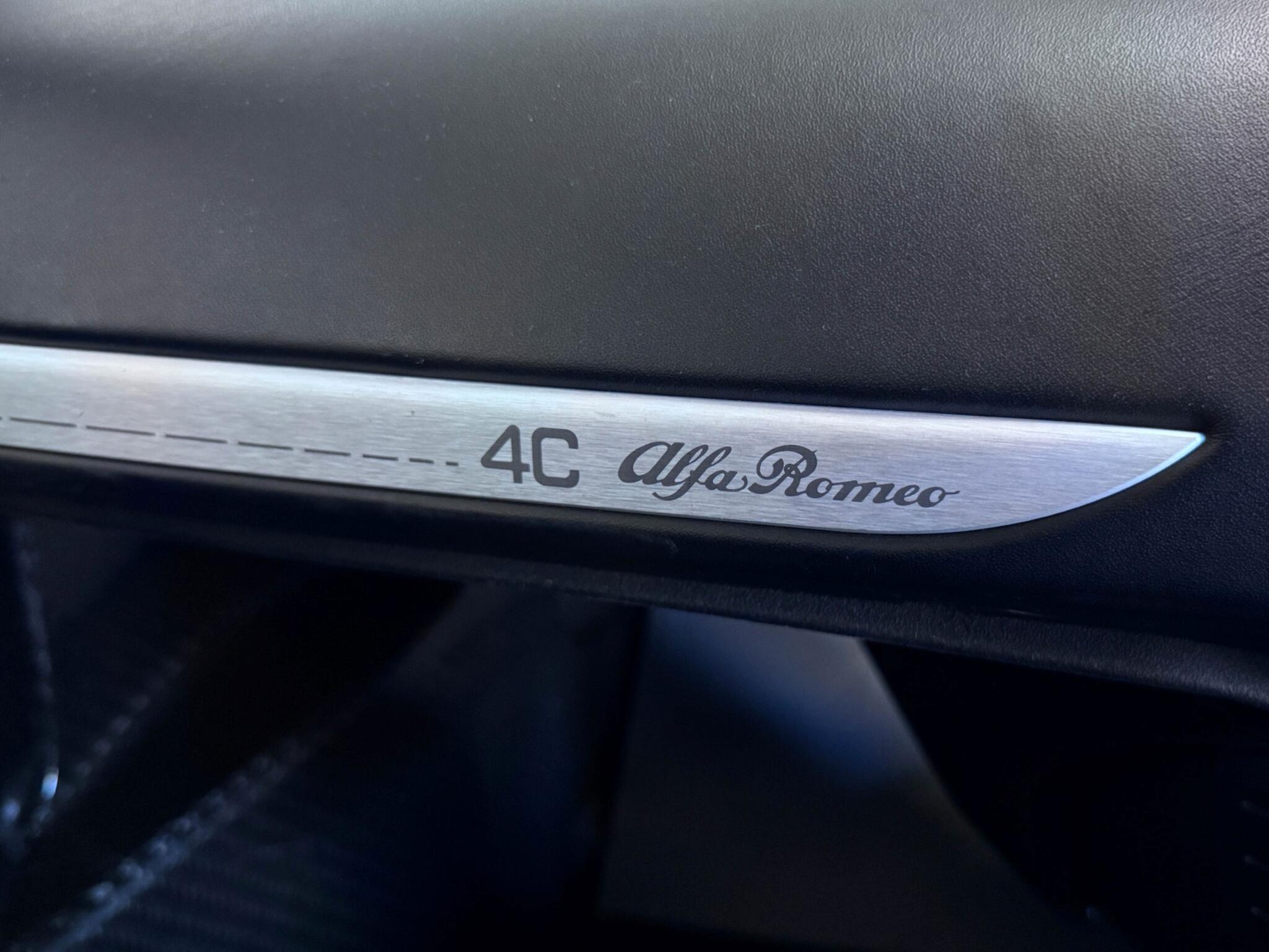 Alfa Romeo 4c view 11