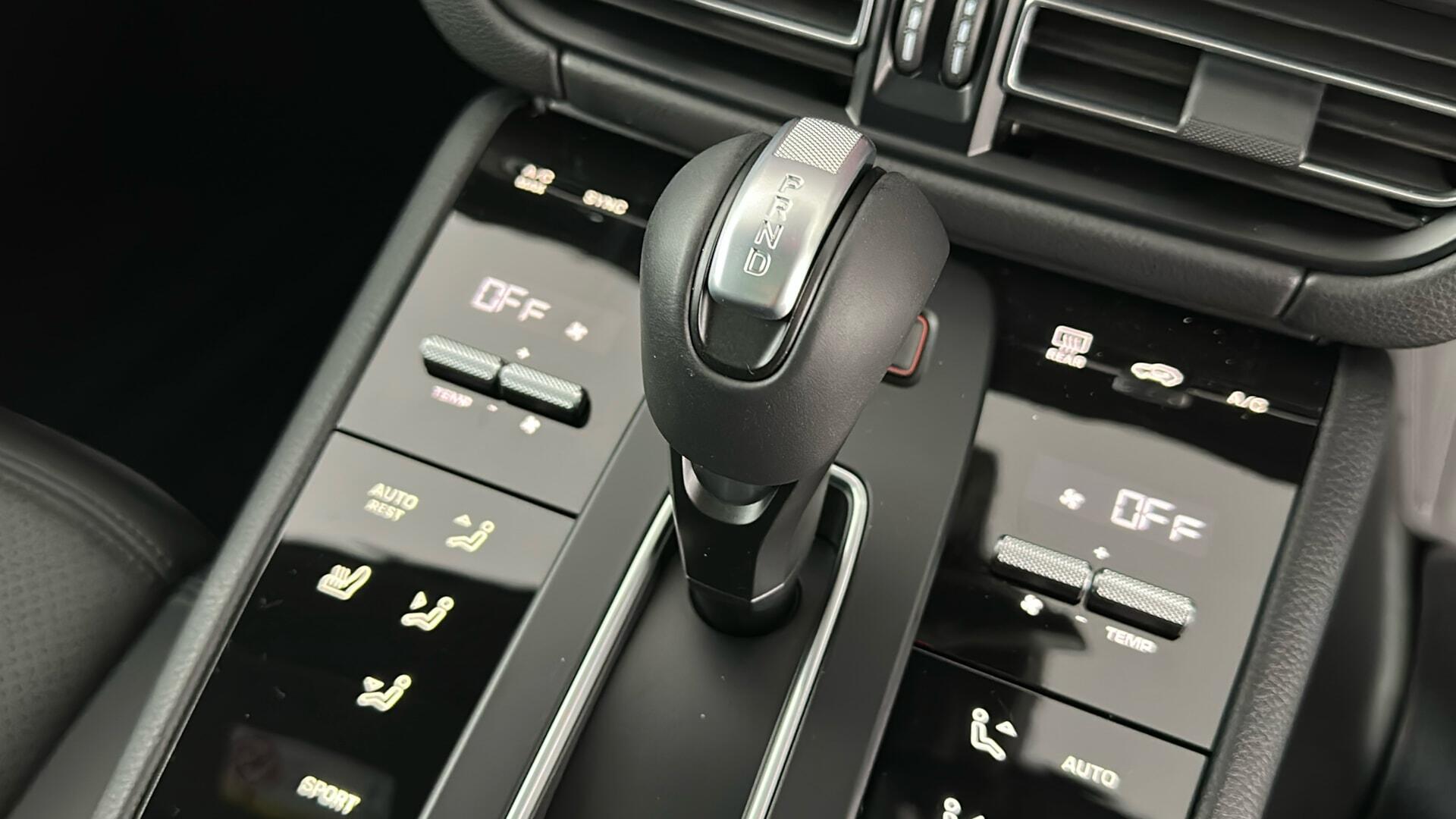 Porsche Macan view 25
