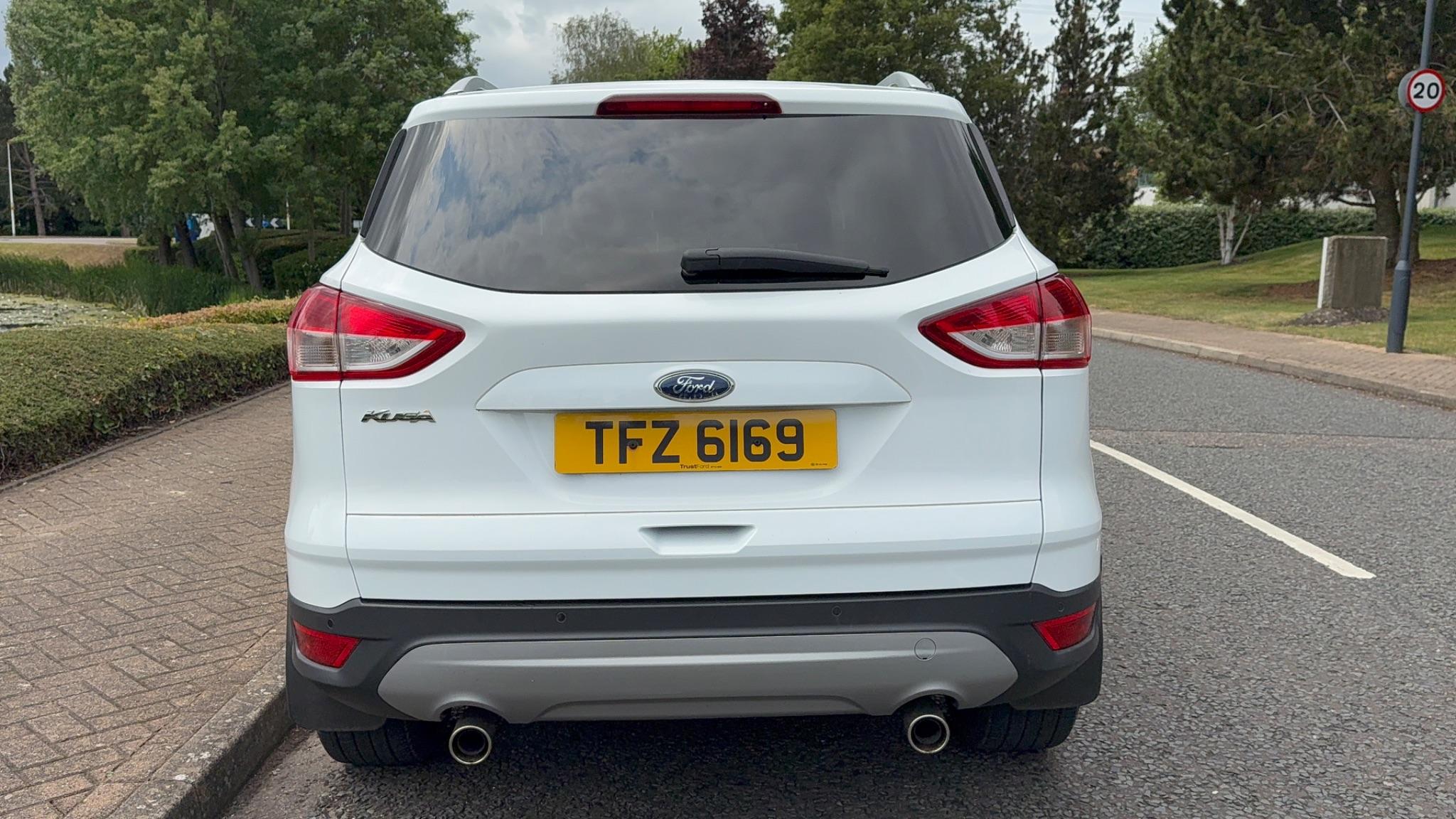 2014 Ford Kuga 2.0 TDCi Zetec AWD Euro 5 5dr • 87,800 miles image 12
