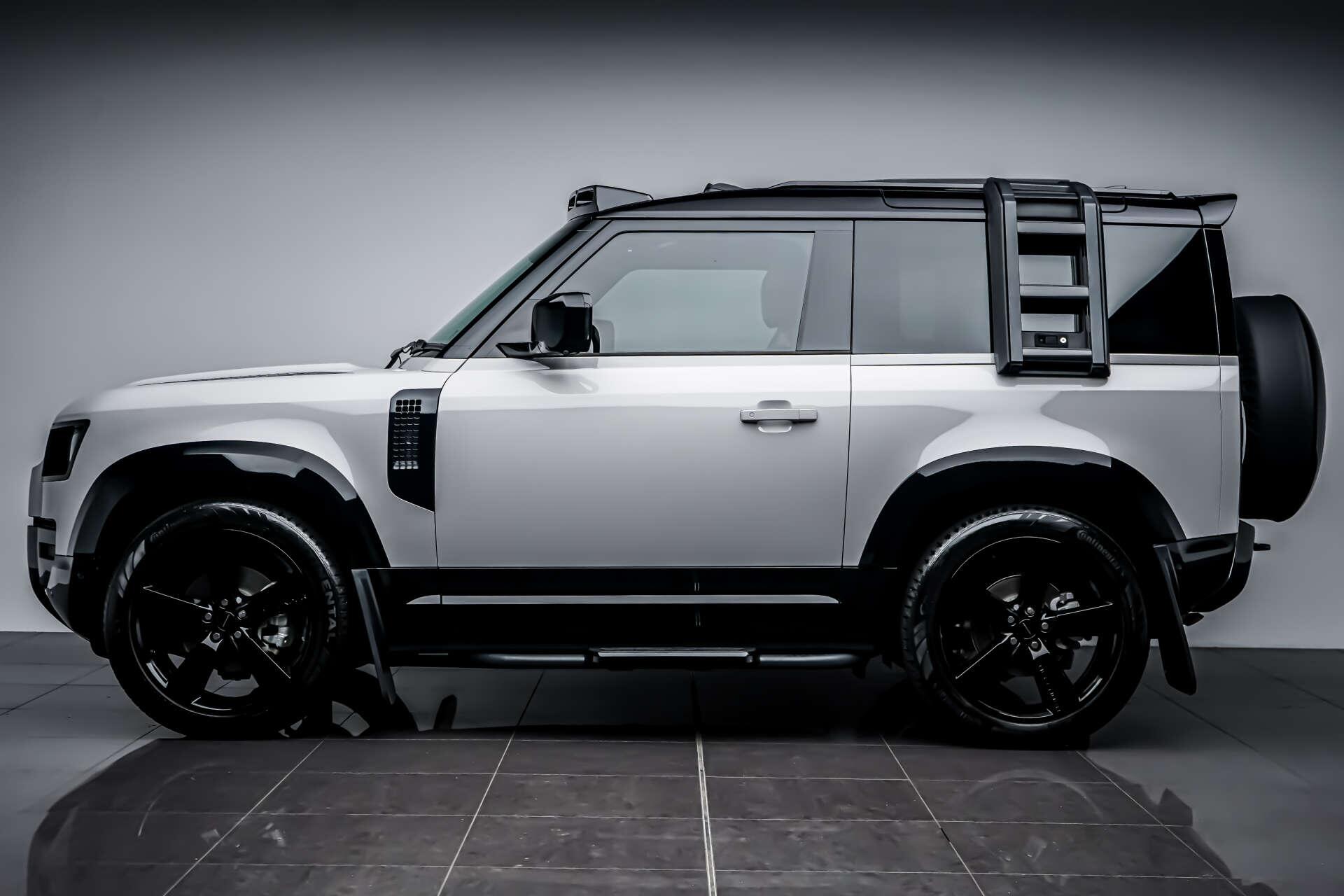 Land Rover Defender 90 view 13