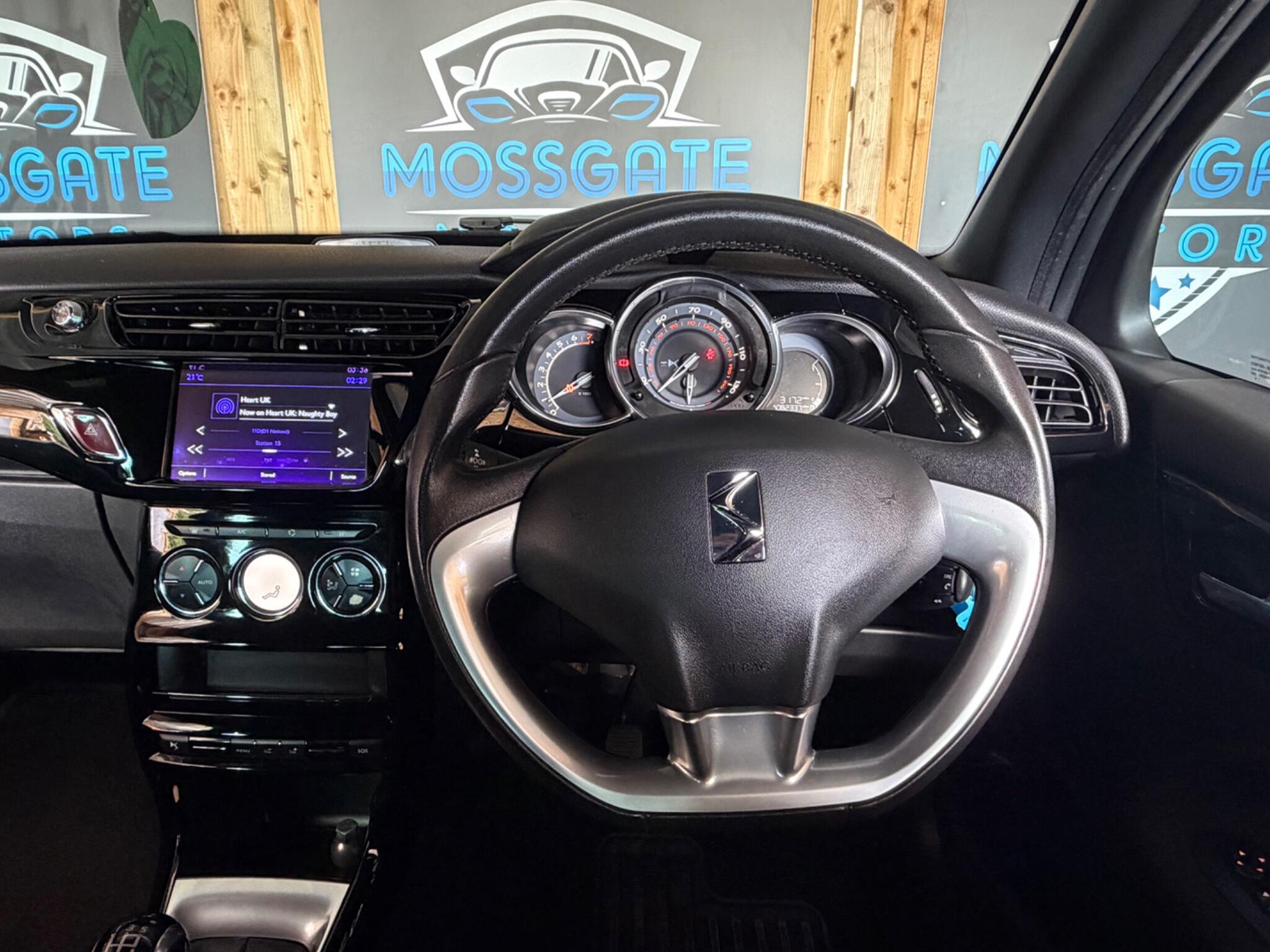 DS Automobiles DS 3 view 15