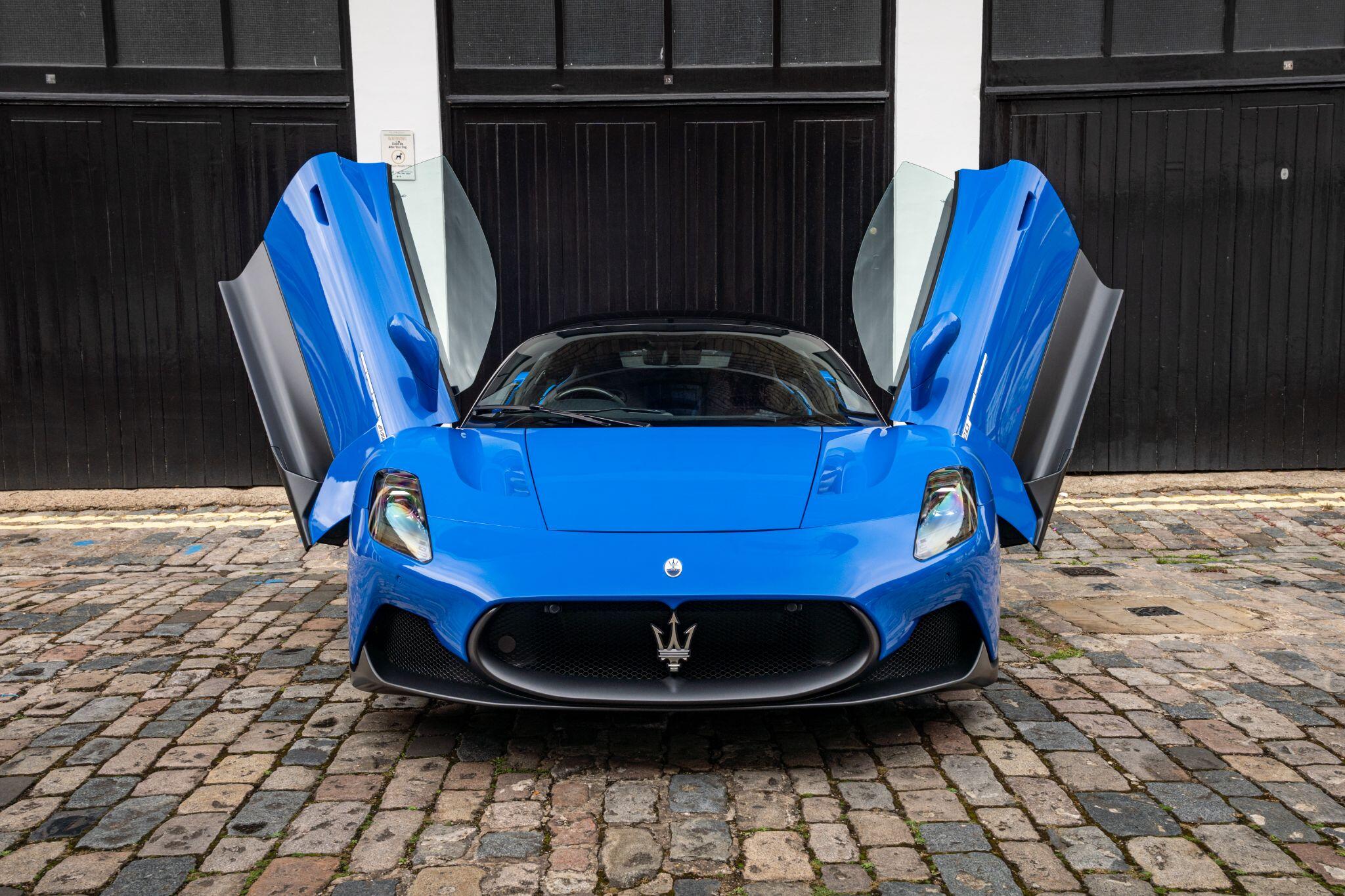 Maserati MC20 view 14