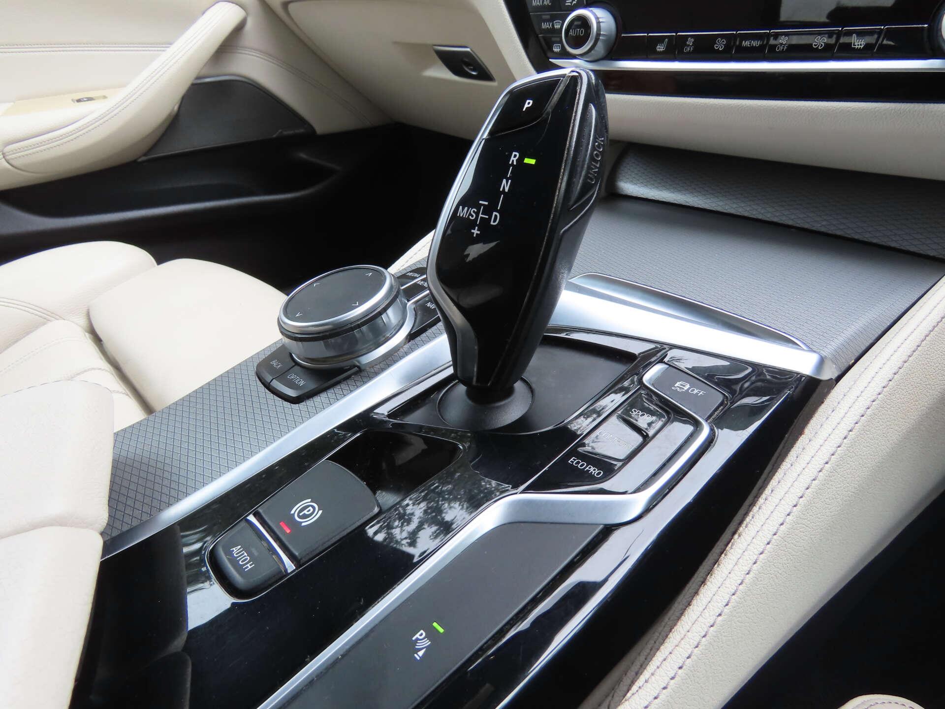BMW 5 Series view 14