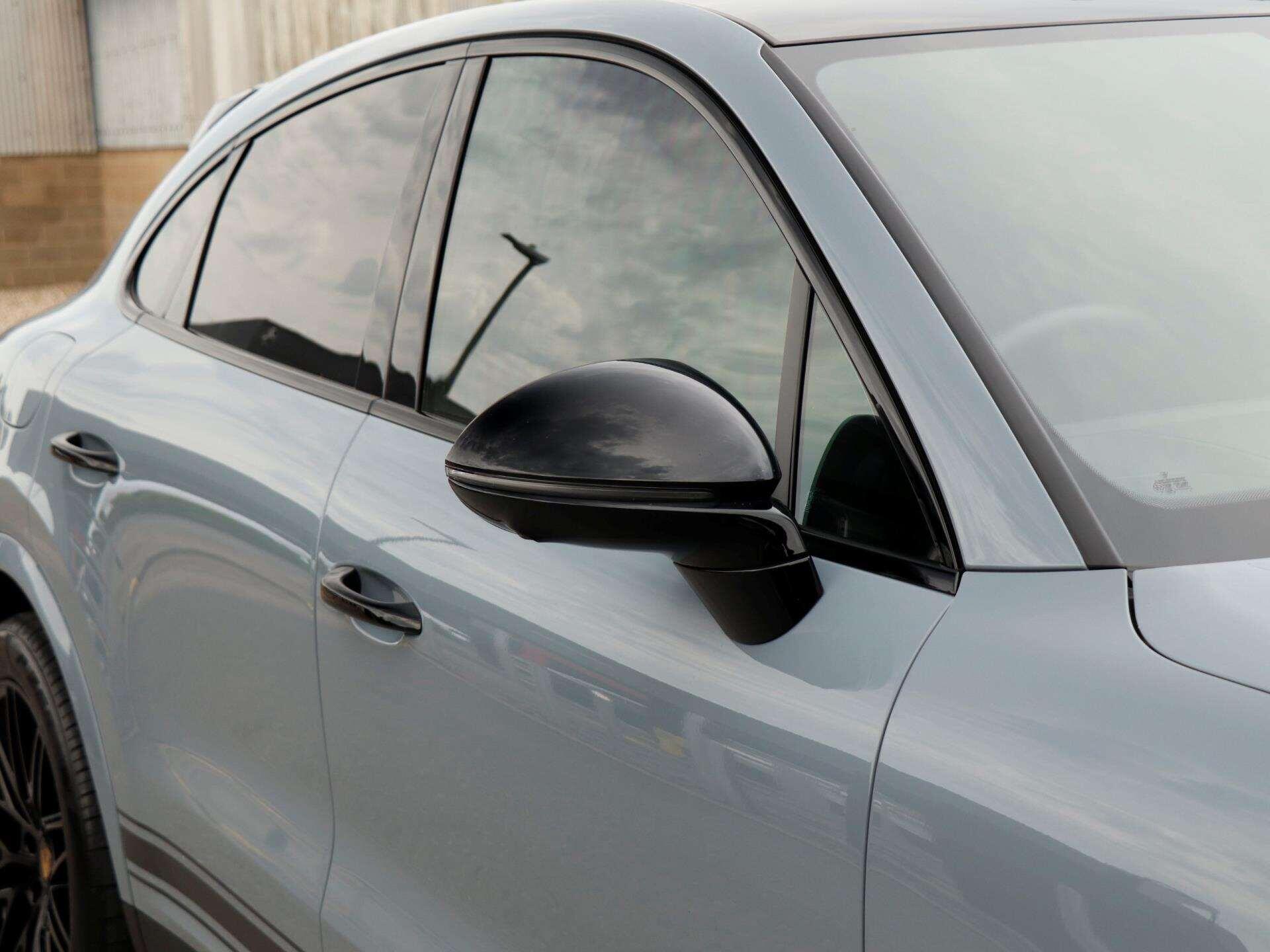 Porsche Cayenne view 31