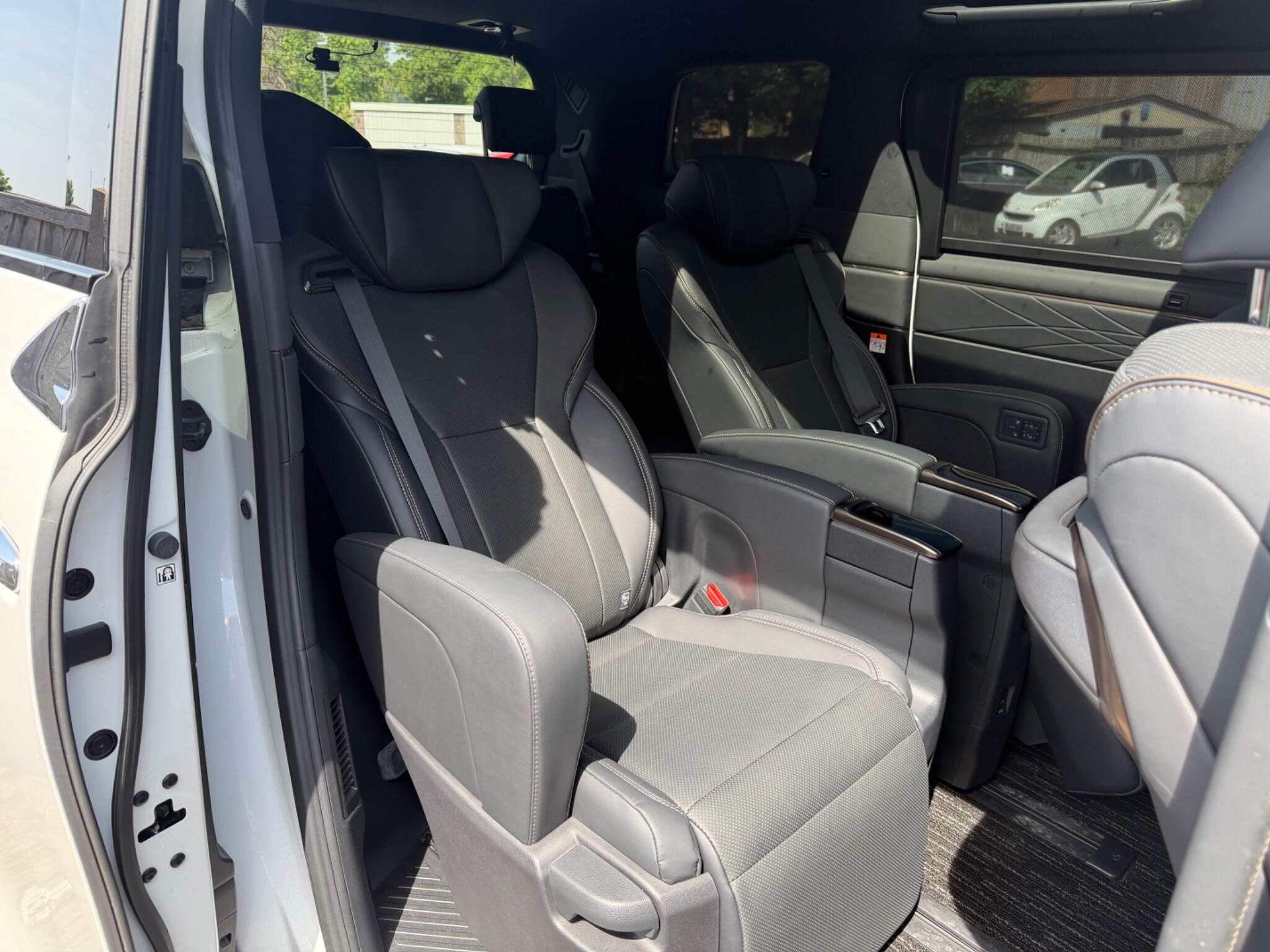 Toyota Alphard view 6
