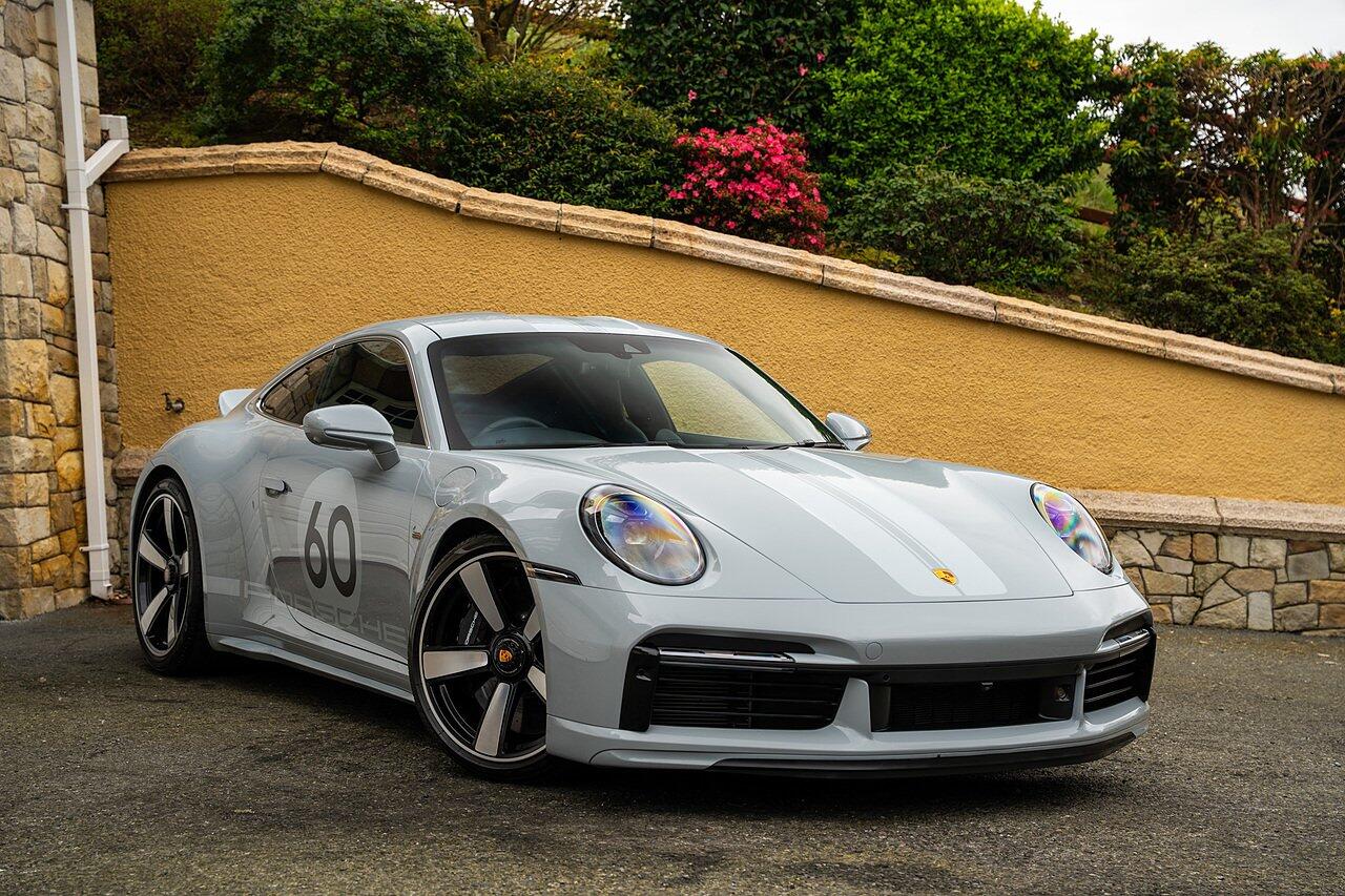 Porsche 911 view 30