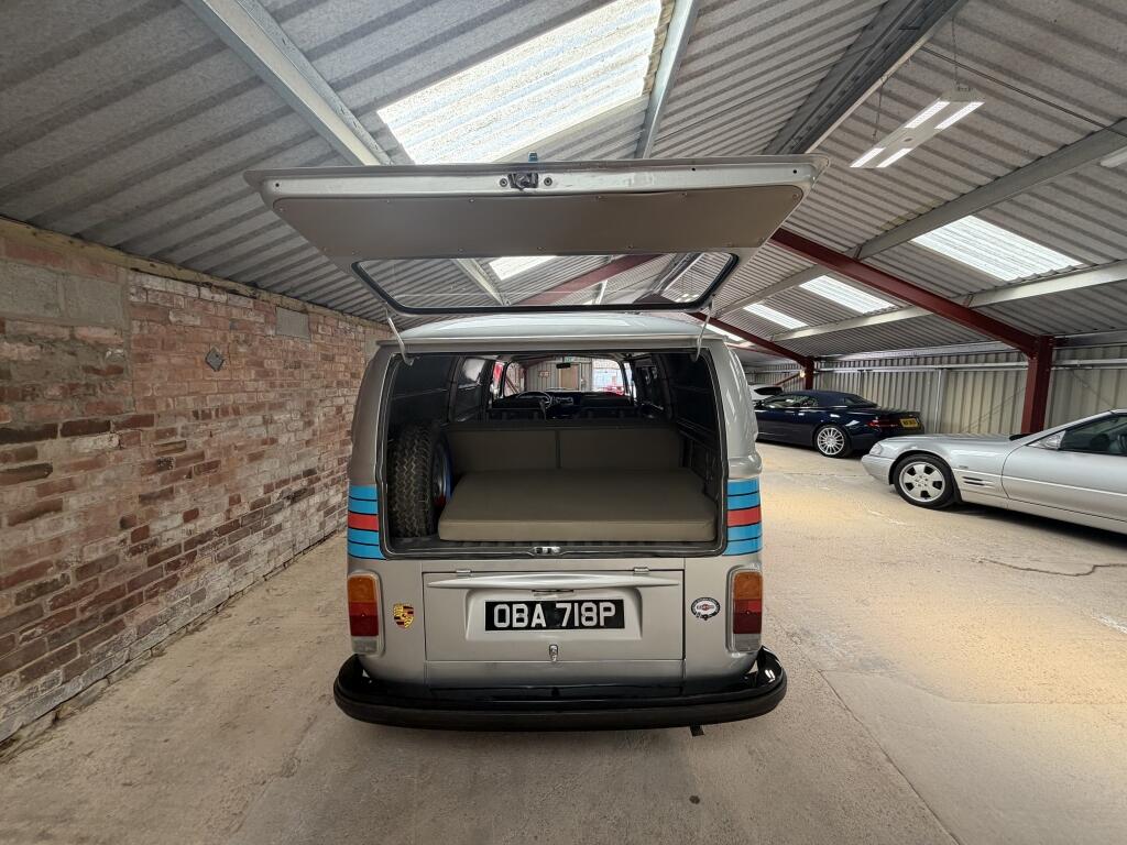Volkswagen Transporter view 5
