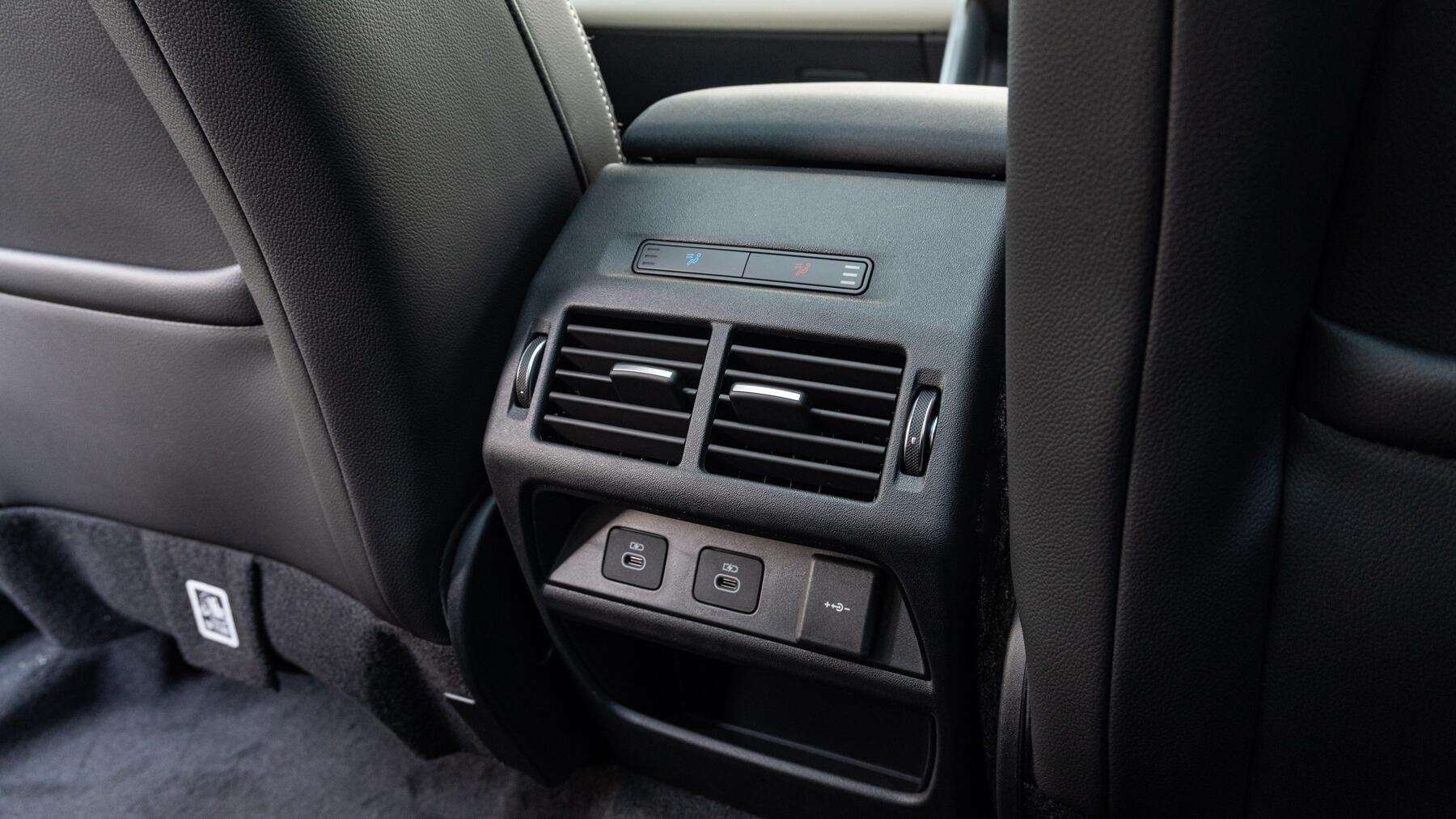 Land Rover Discovery Sport view 12